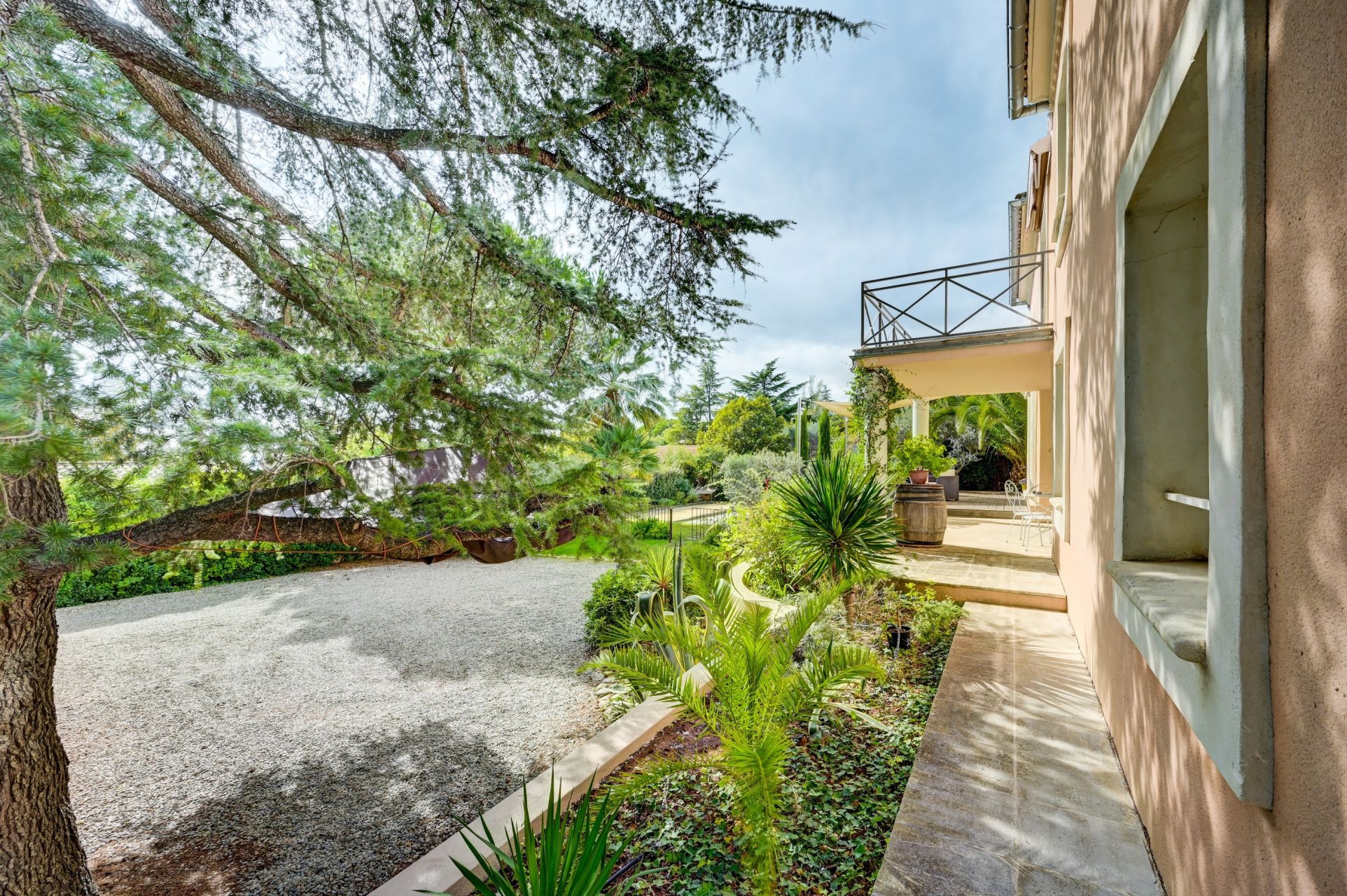 maison de luxe 6 Pièces en vente sur EGUILLES (13510)