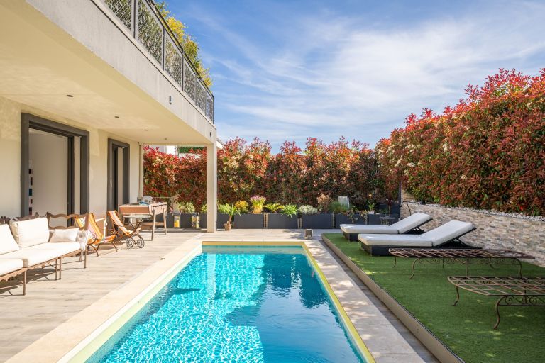 luxury house 6 Rooms for sale on LA CIOTAT (13600)