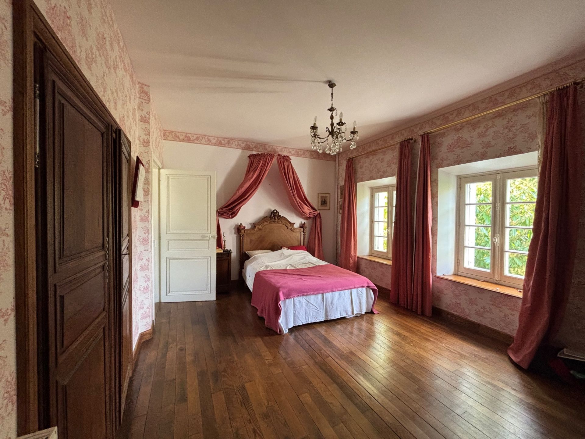 luxury house 9 Rooms for sale on BAYEUX (14400)