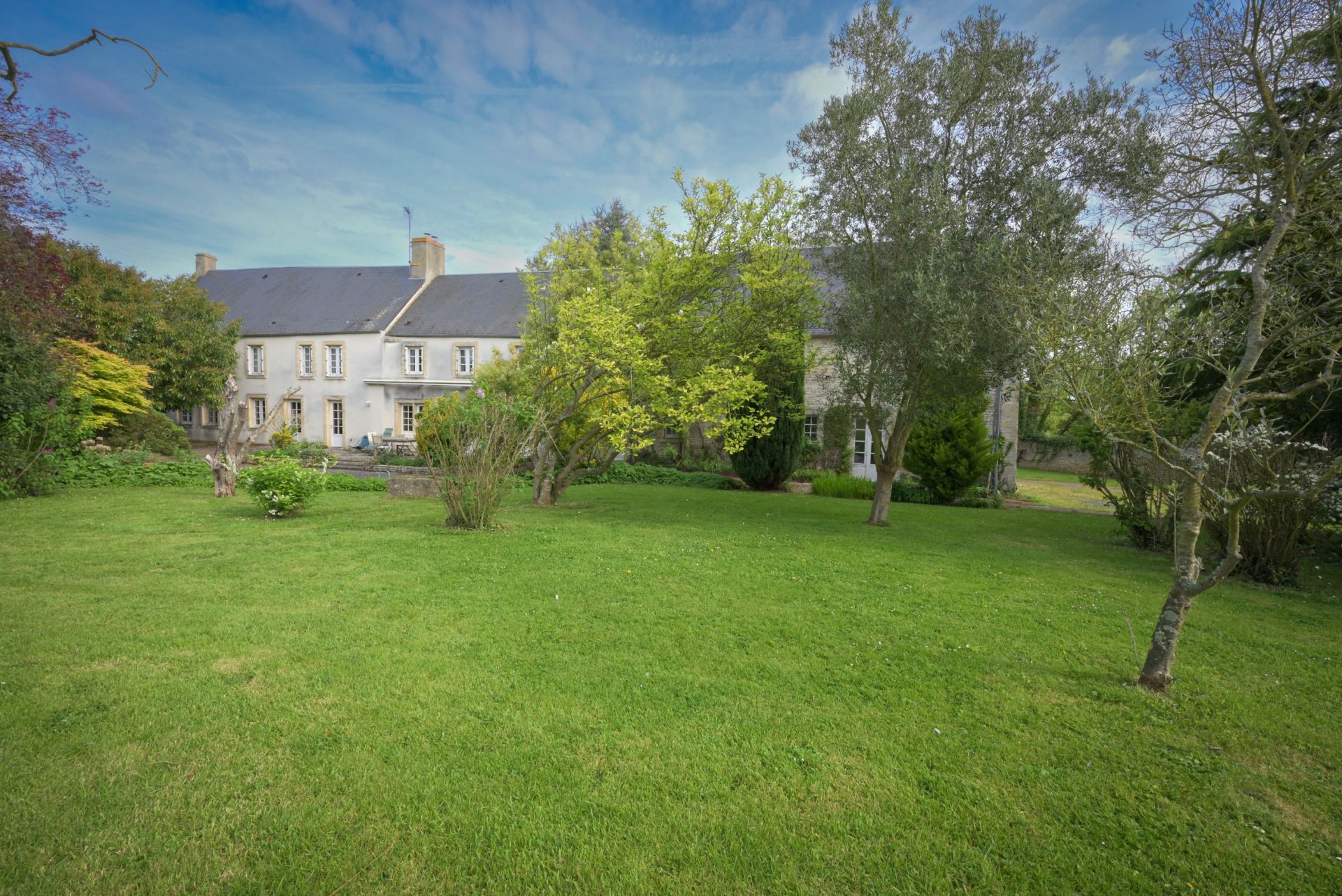 luxury house 9 Rooms for sale on BAYEUX (14400)