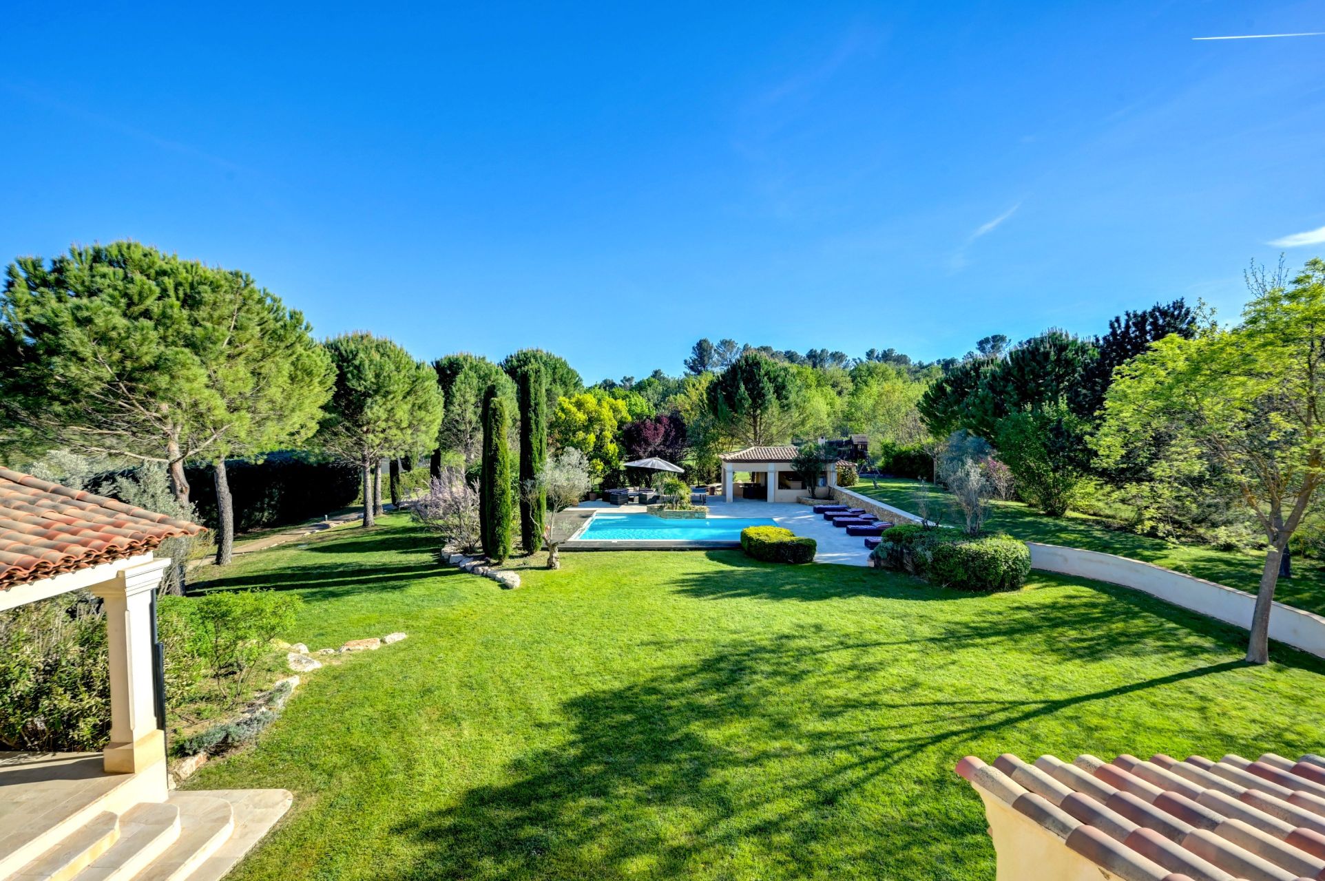 luxury house 8 Rooms for sale on AIX EN PROVENCE (13100)