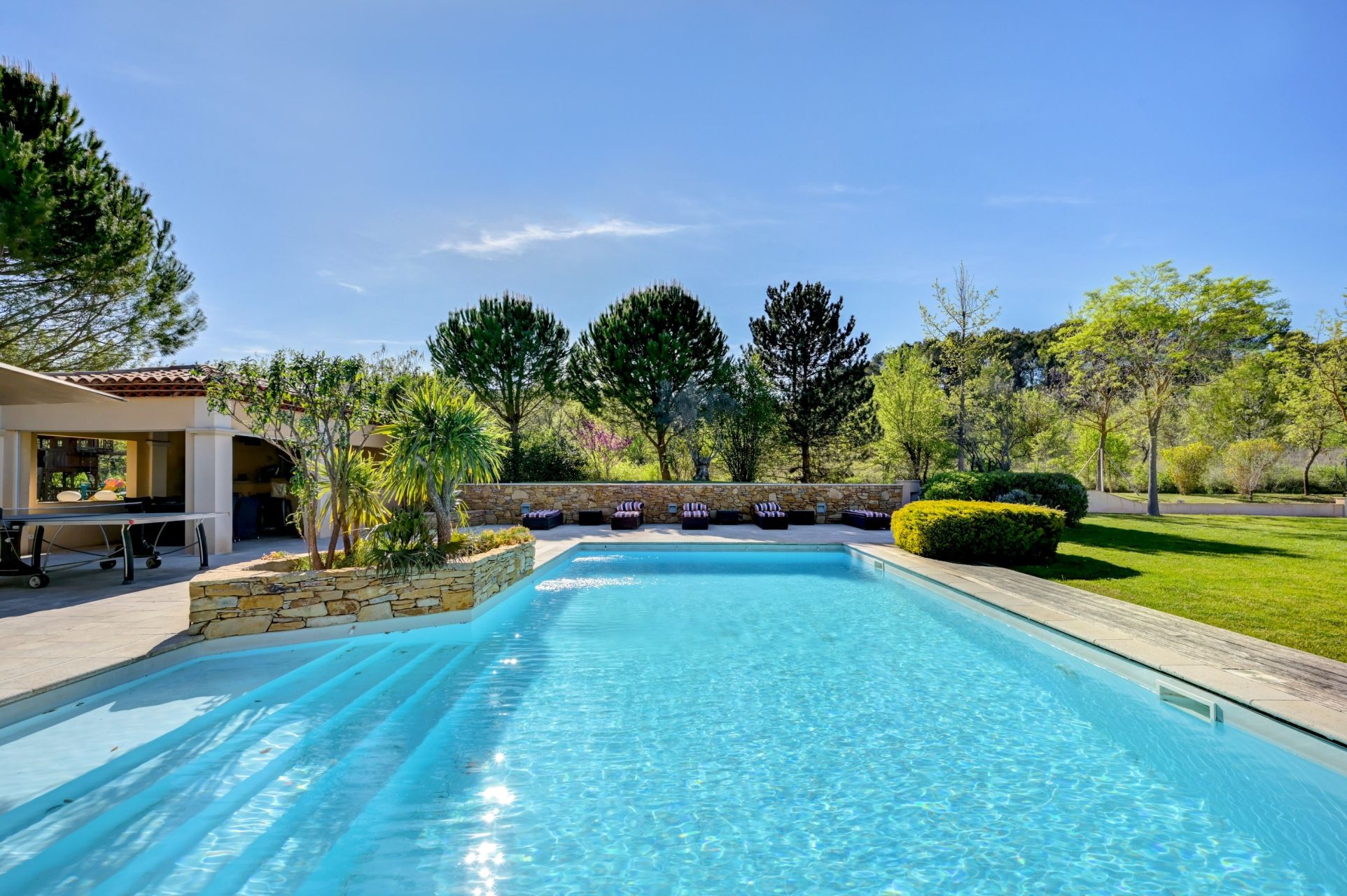 luxury house 8 Rooms for sale on AIX EN PROVENCE (13100)