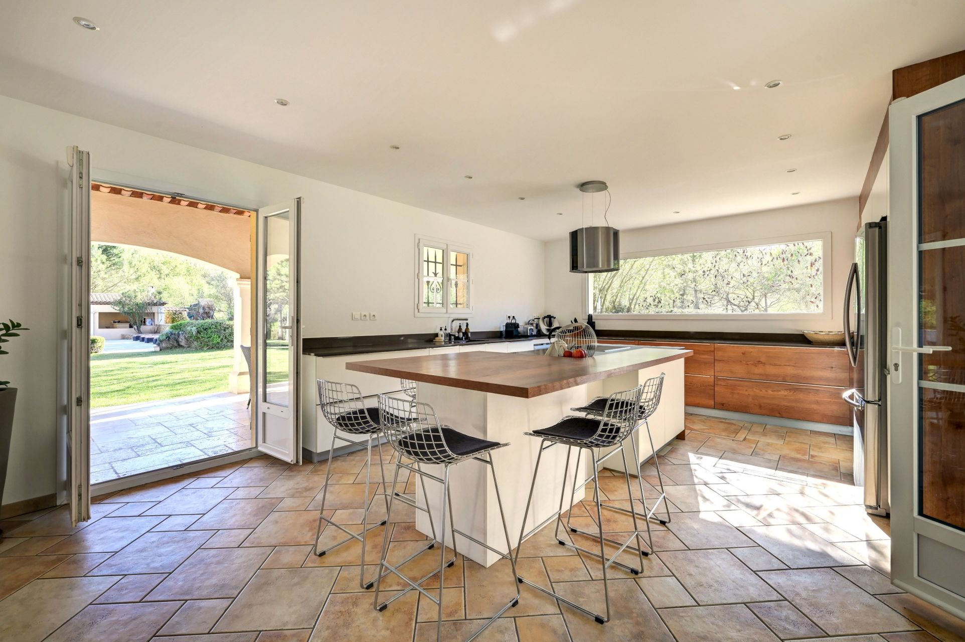 luxury house 8 Rooms for sale on AIX EN PROVENCE (13100)