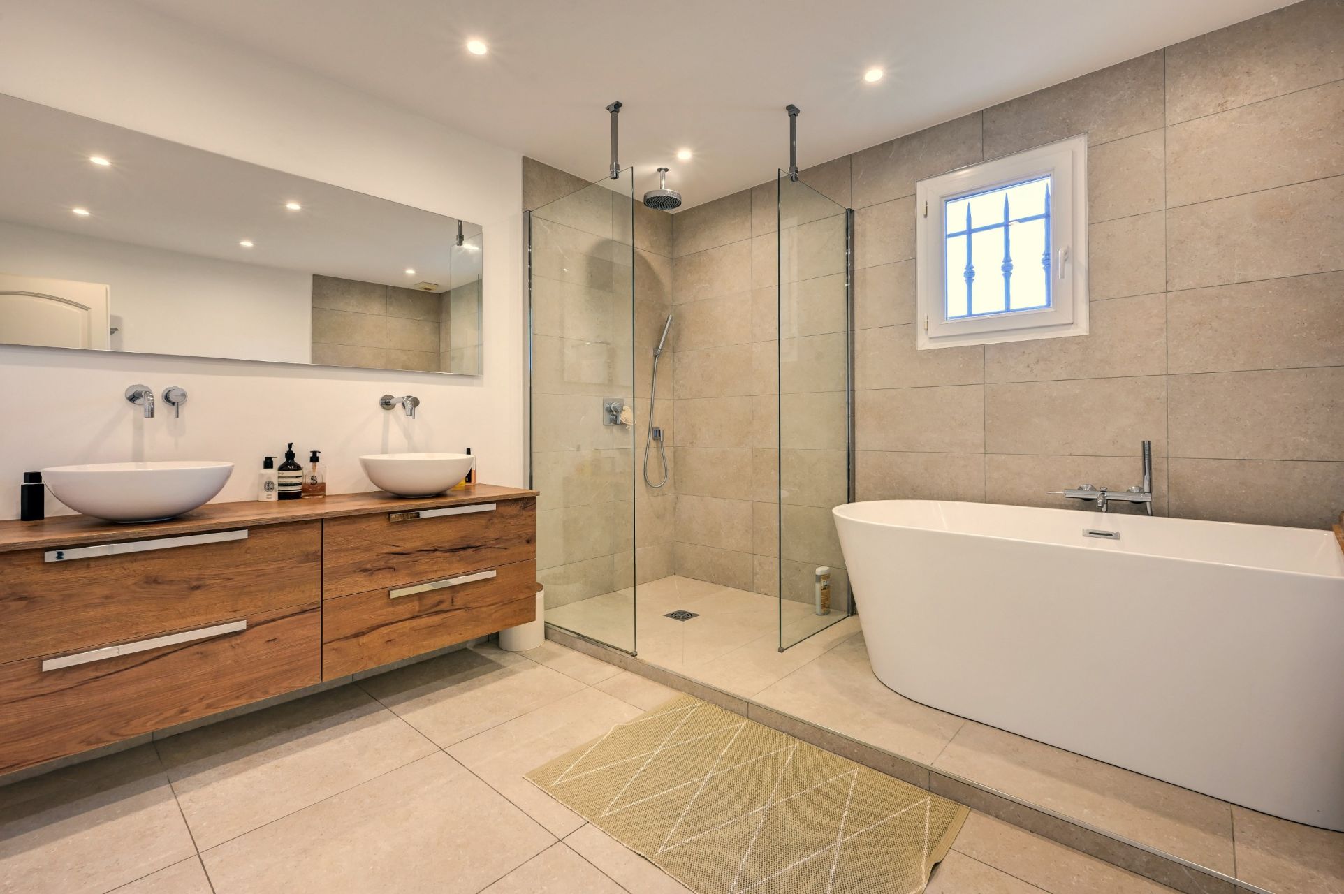 luxury house 8 Rooms for sale on AIX EN PROVENCE (13100)
