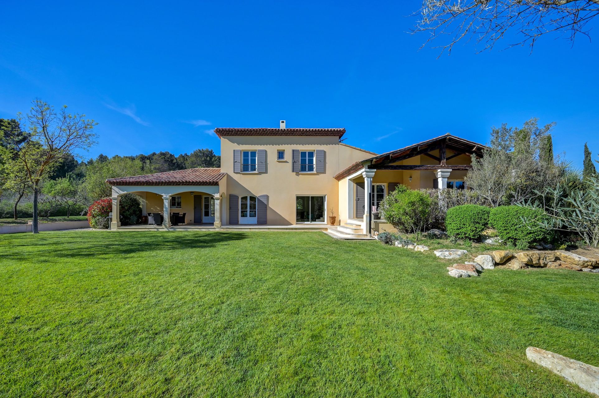 luxury house 8 Rooms for sale on AIX EN PROVENCE (13100)
