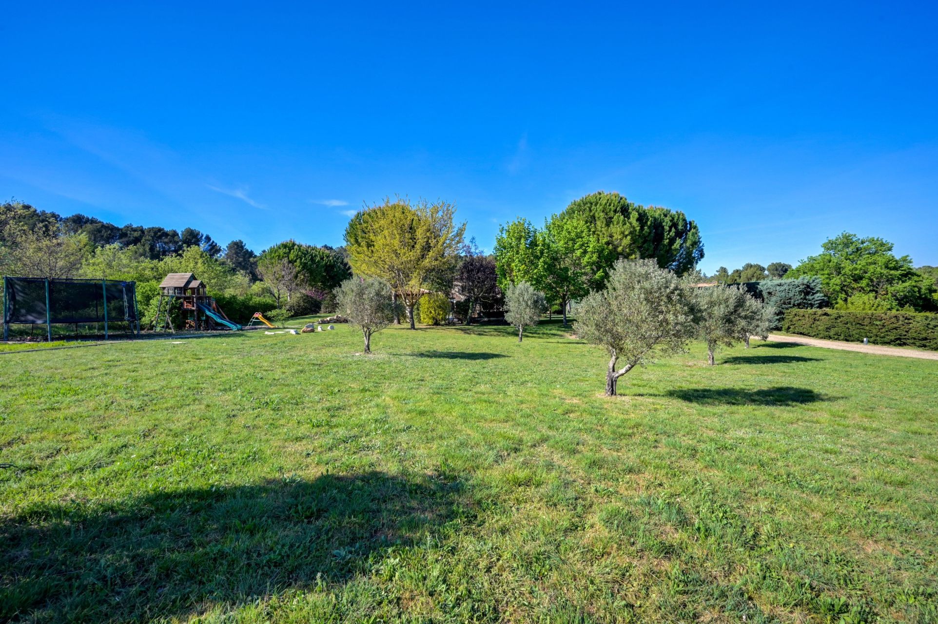 luxury house 8 Rooms for sale on AIX EN PROVENCE (13100)