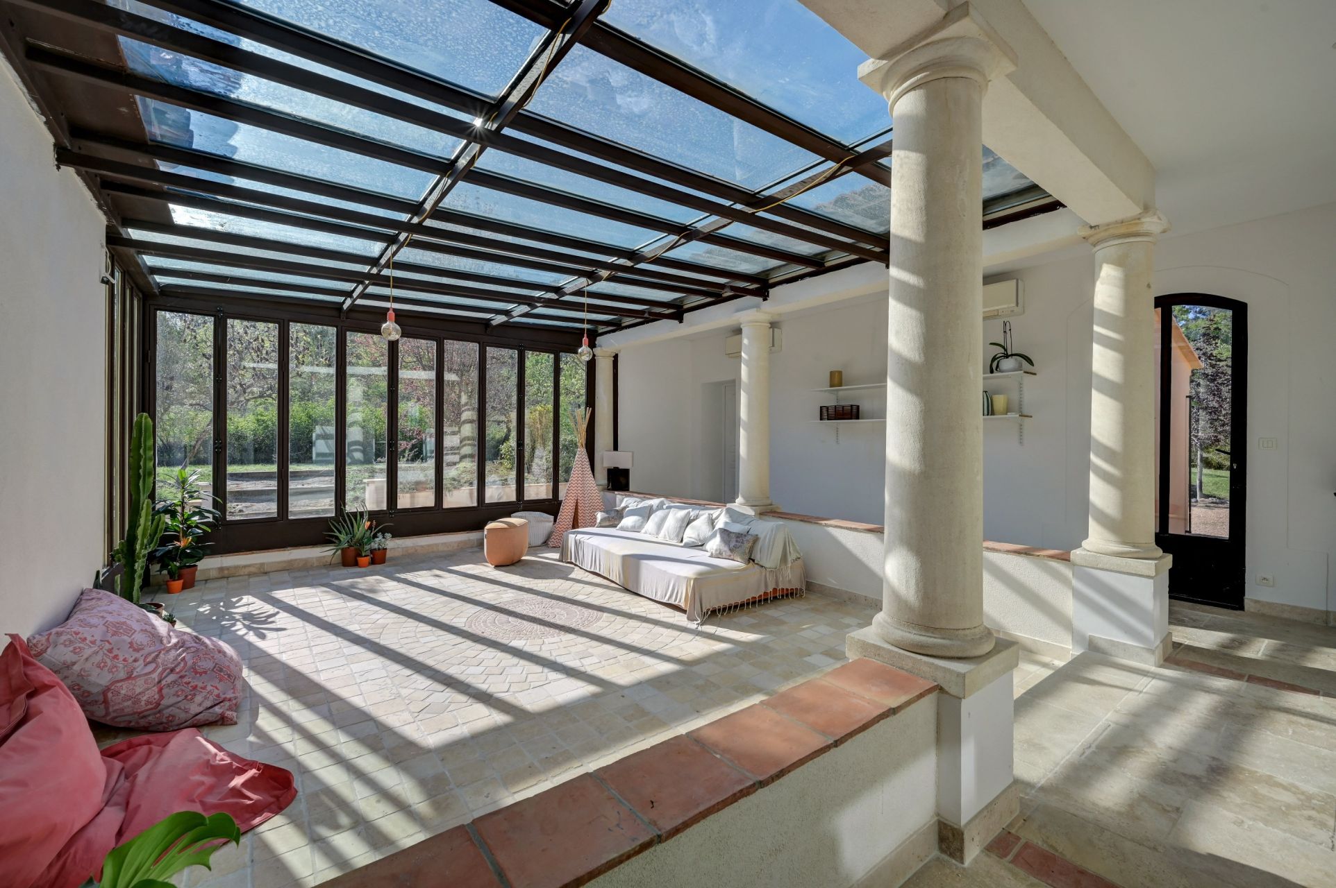 luxury house 8 Rooms for sale on AIX EN PROVENCE (13100)