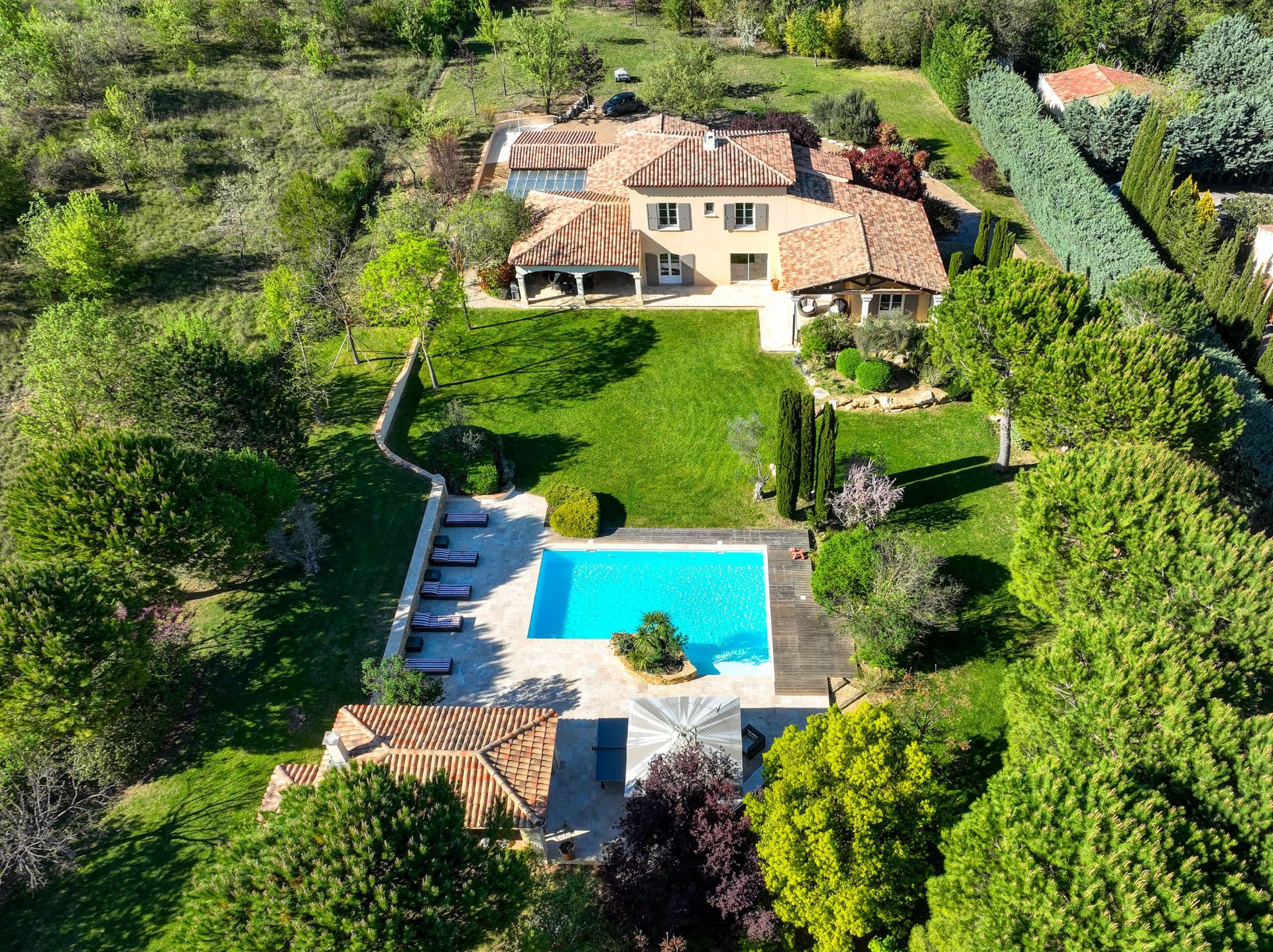 luxury house 8 Rooms for sale on AIX EN PROVENCE (13100)