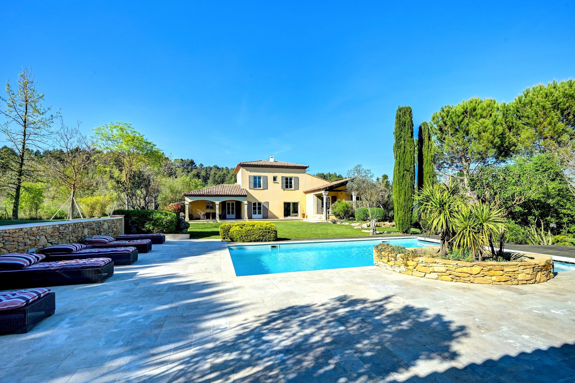 luxury house 8 Rooms for sale on AIX EN PROVENCE (13100)