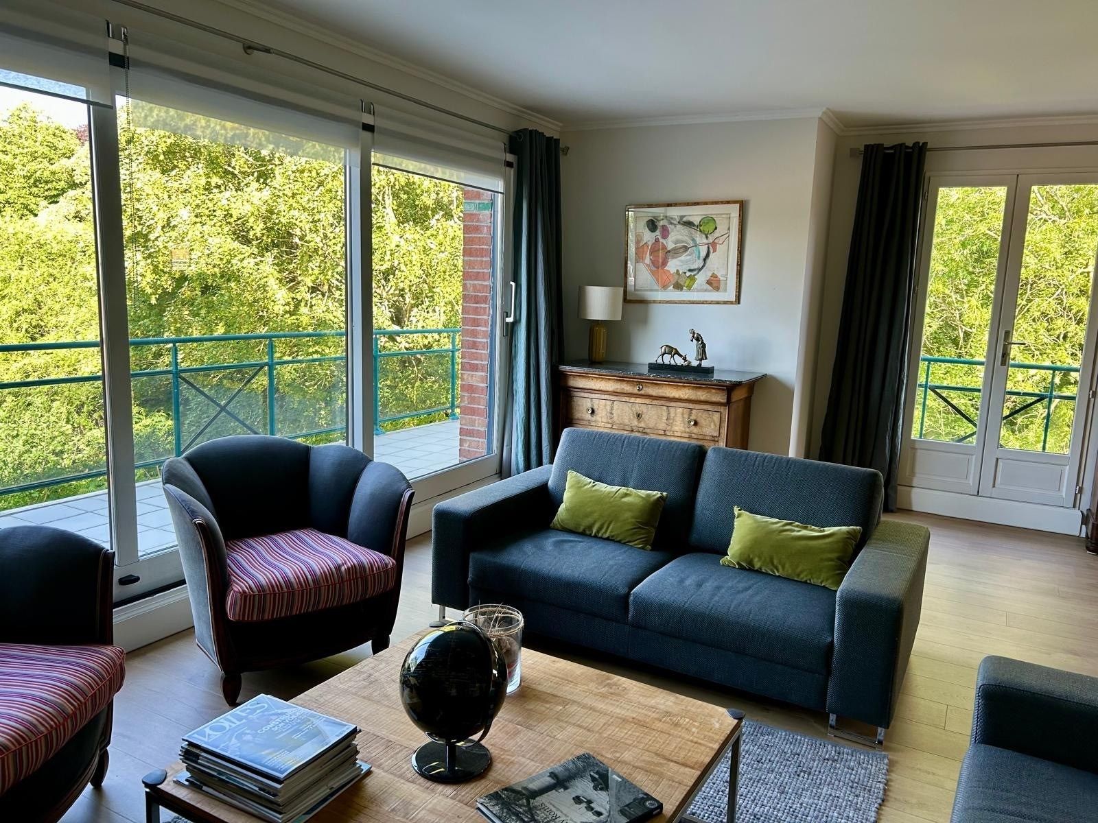 luxury apartment 5 Rooms for sale on LILLE (59800)