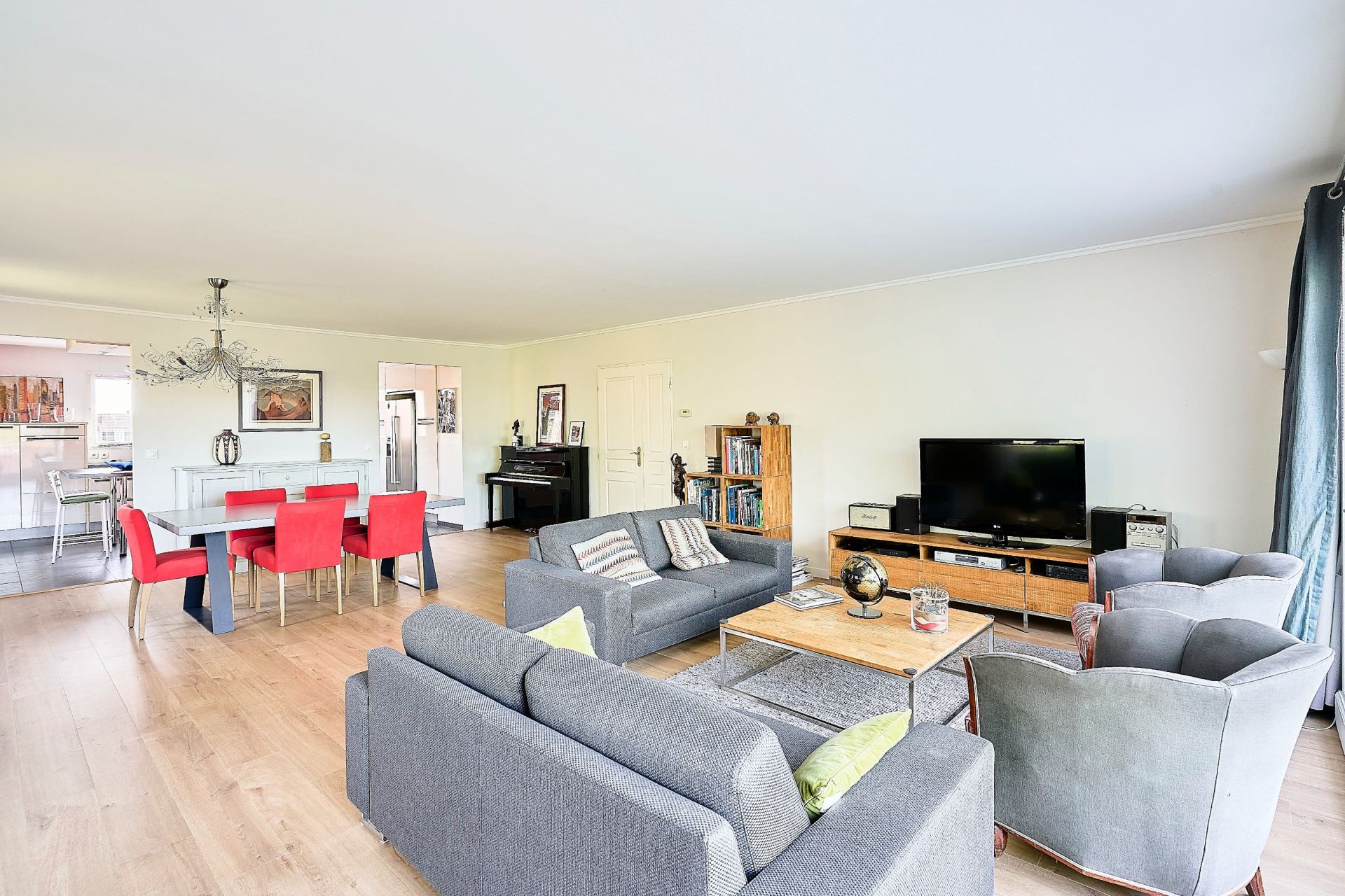 luxury apartment 5 Rooms for sale on LILLE (59800)