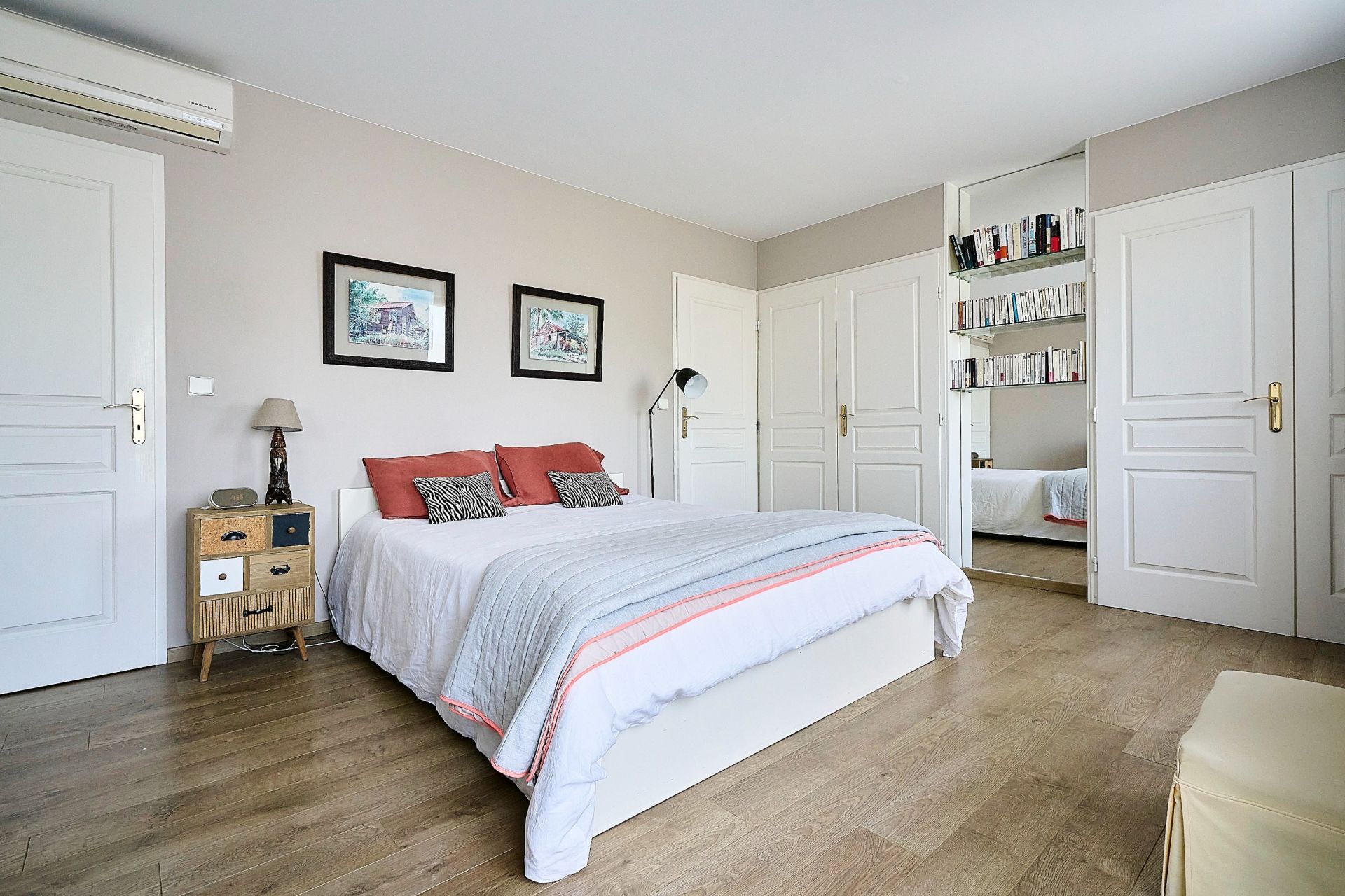 luxury apartment 5 Rooms for sale on LILLE (59800)