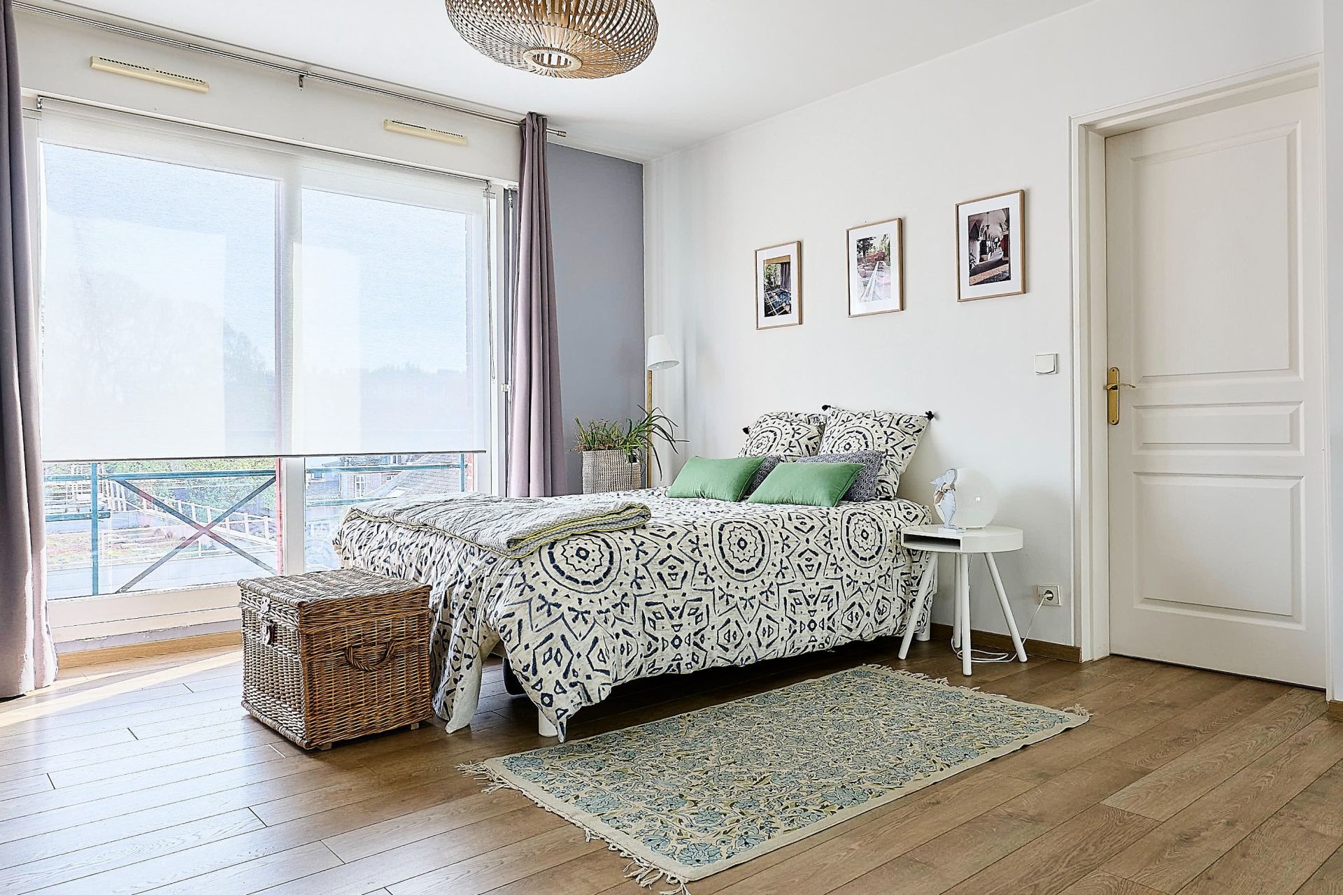 luxury apartment 5 Rooms for sale on LILLE (59800)