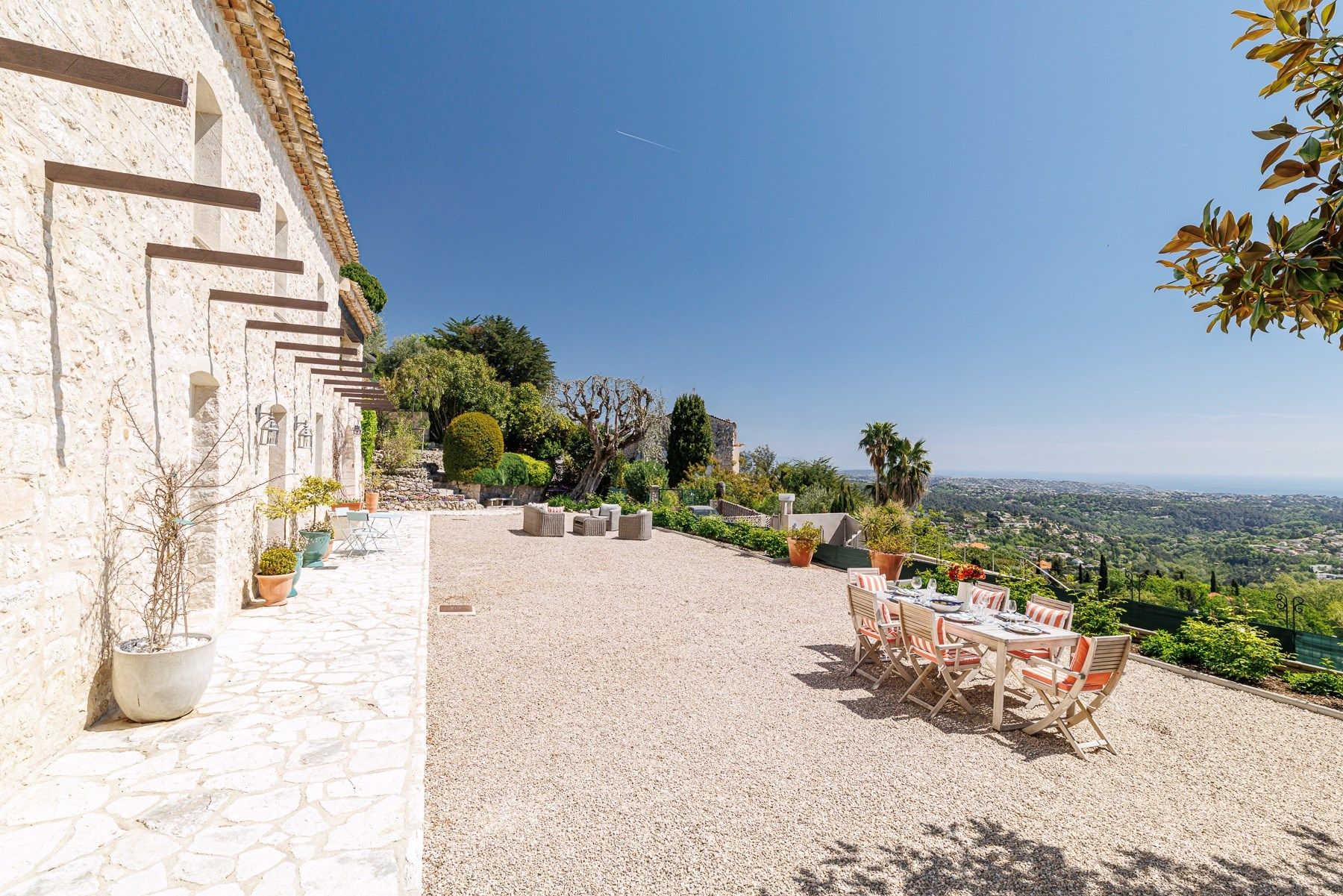 bastide 9 Rooms for sale on VENCE (06140)