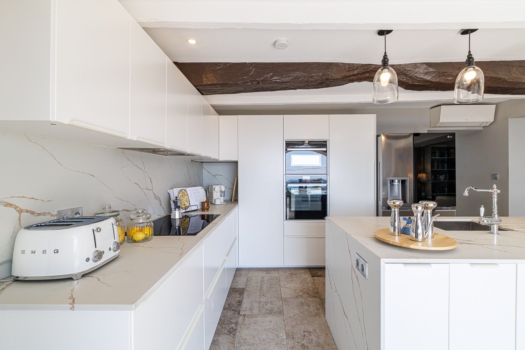 bastide 9 Rooms for sale on VENCE (06140)