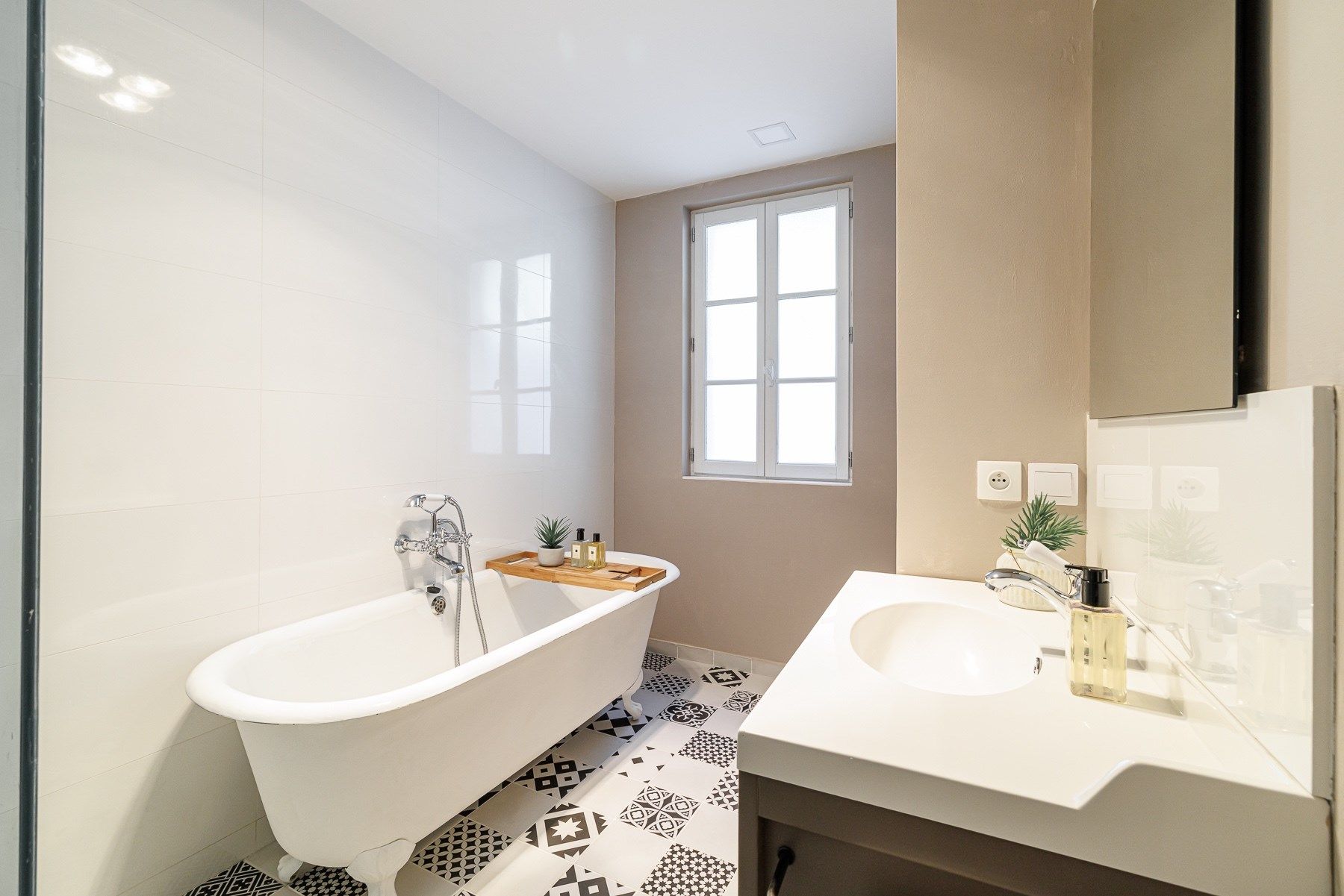 bastide 9 Rooms for sale on VENCE (06140)