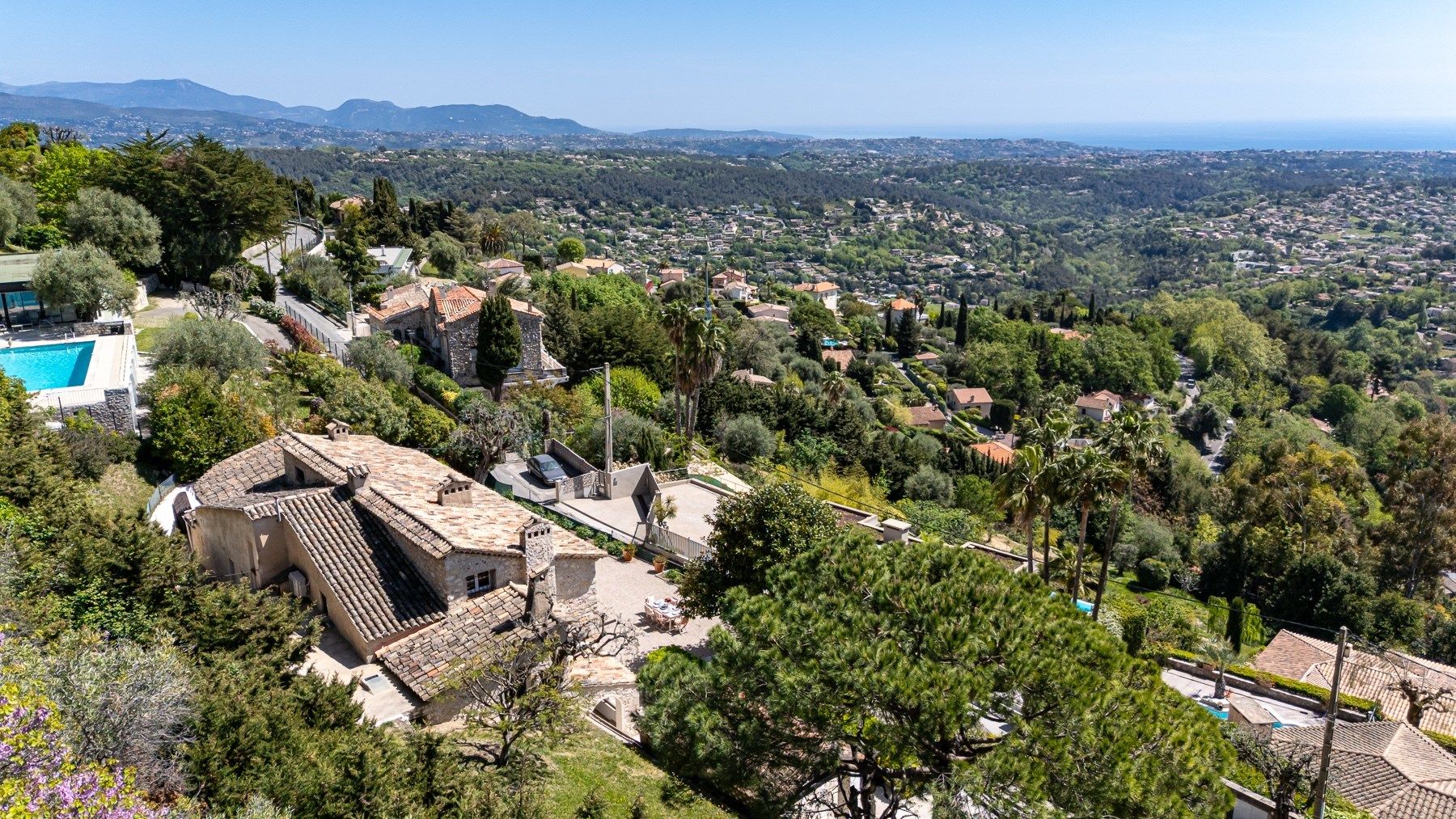 bastide 9 Rooms for sale on VENCE (06140)