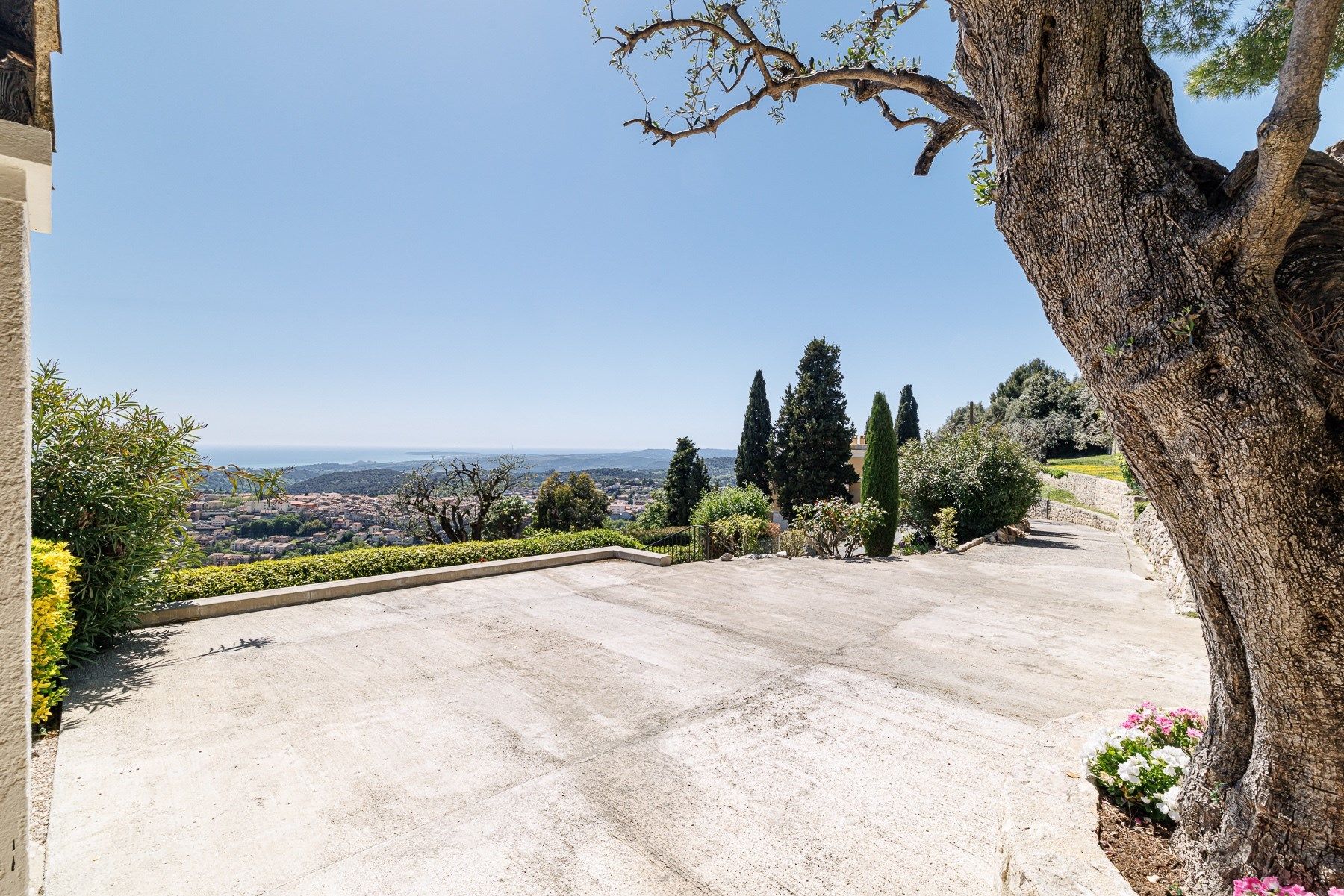 bastide 9 Rooms for sale on VENCE (06140)