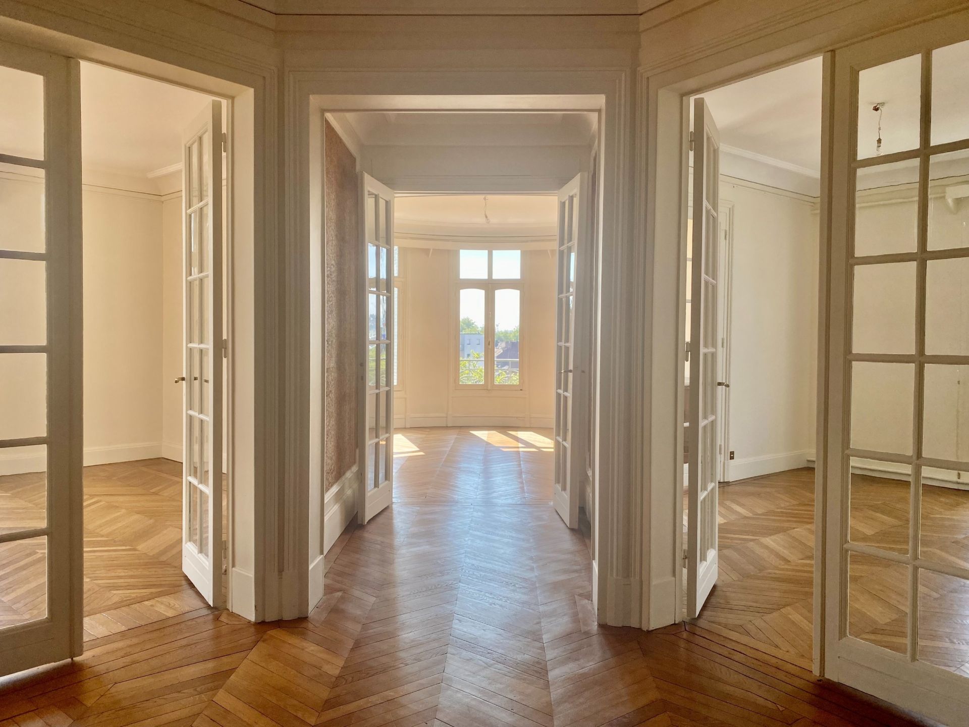 luxury apartment 7 Rooms for sale on LA MADELEINE (59110)