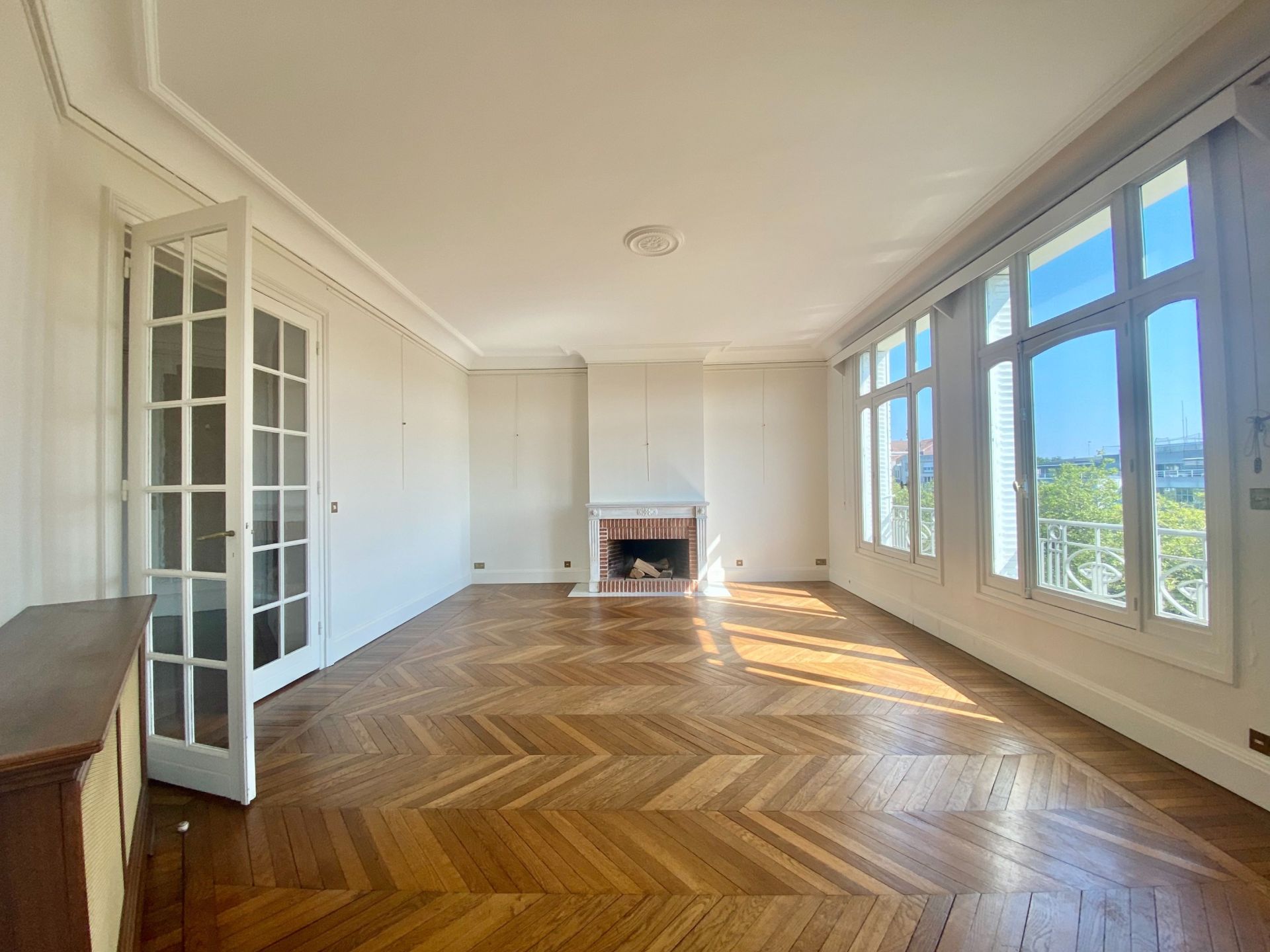 luxury apartment 7 Rooms for sale on LA MADELEINE (59110)