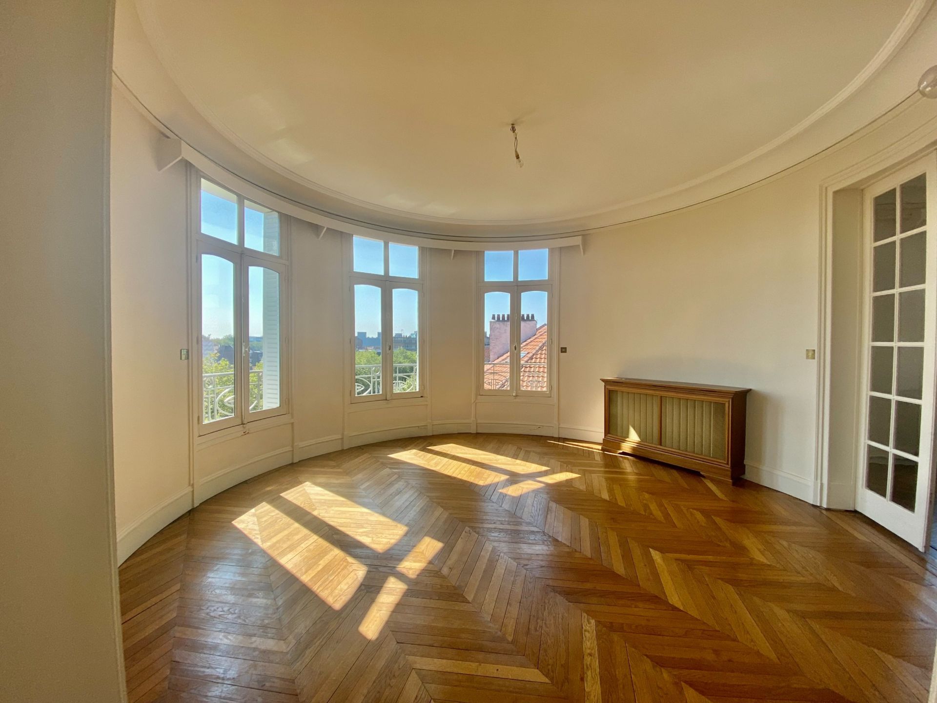 luxury apartment 7 Rooms for sale on LA MADELEINE (59110)
