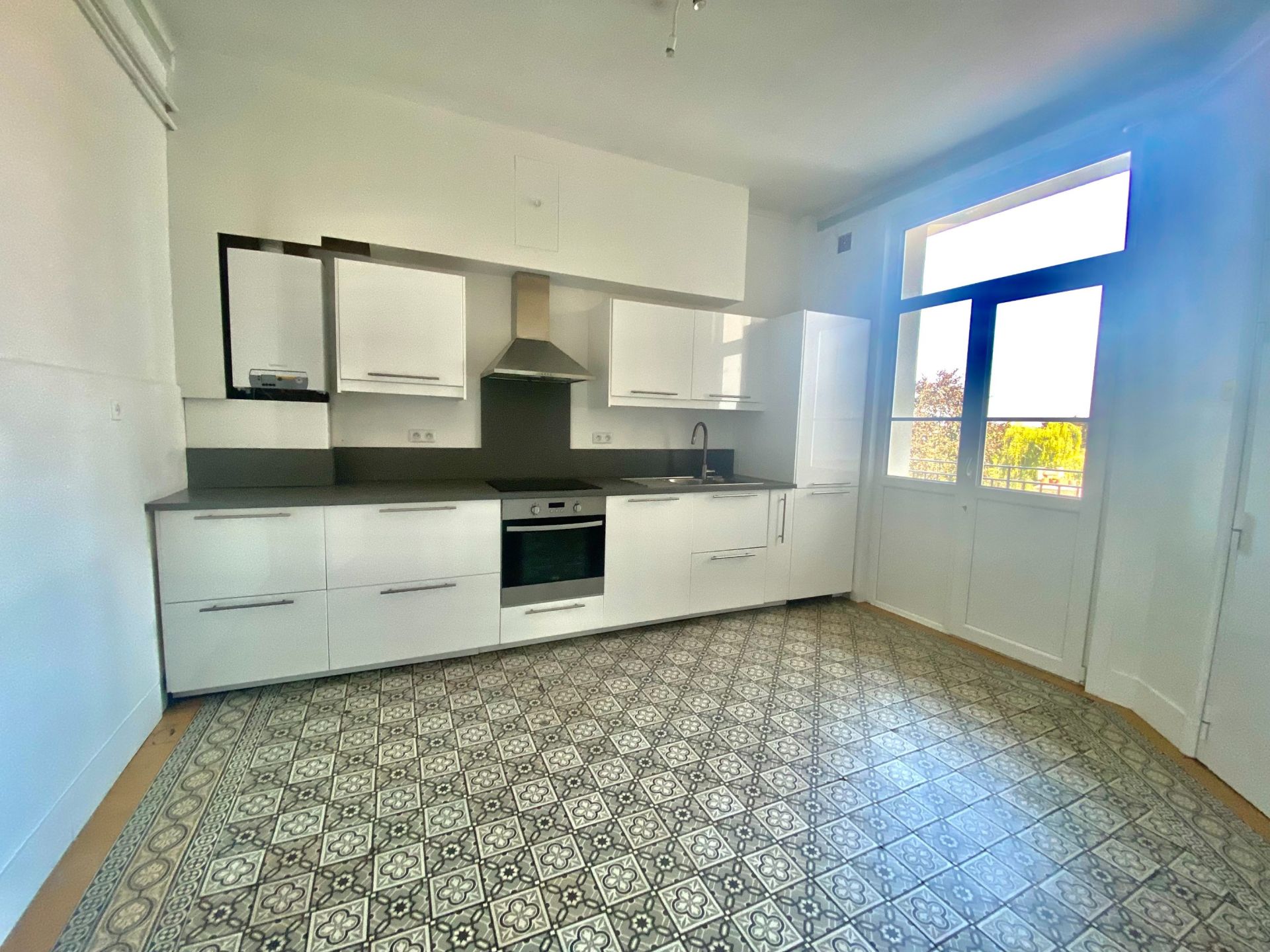 luxury apartment 7 Rooms for sale on LA MADELEINE (59110)