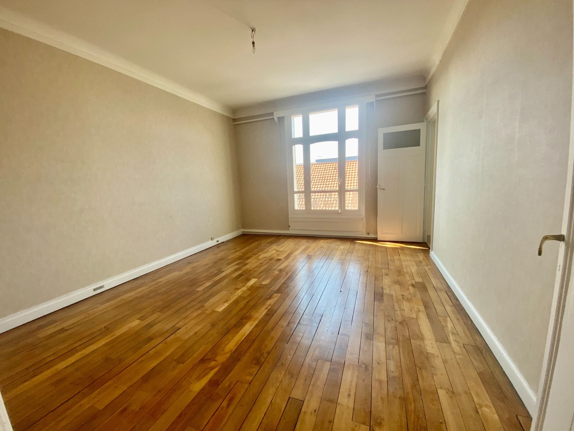 luxury apartment 7 Rooms for sale on LA MADELEINE (59110)