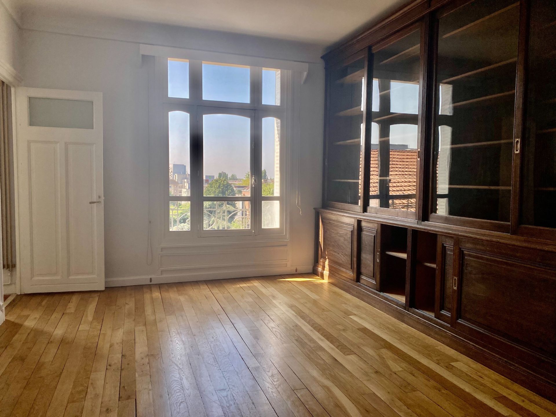 luxury apartment 7 Rooms for sale on LA MADELEINE (59110)