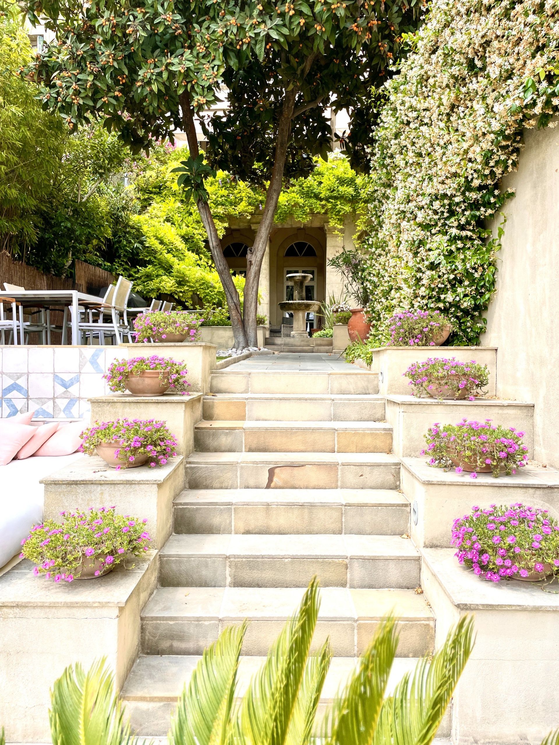 luxury house 12 Rooms for sale on ROUJAN (34320)