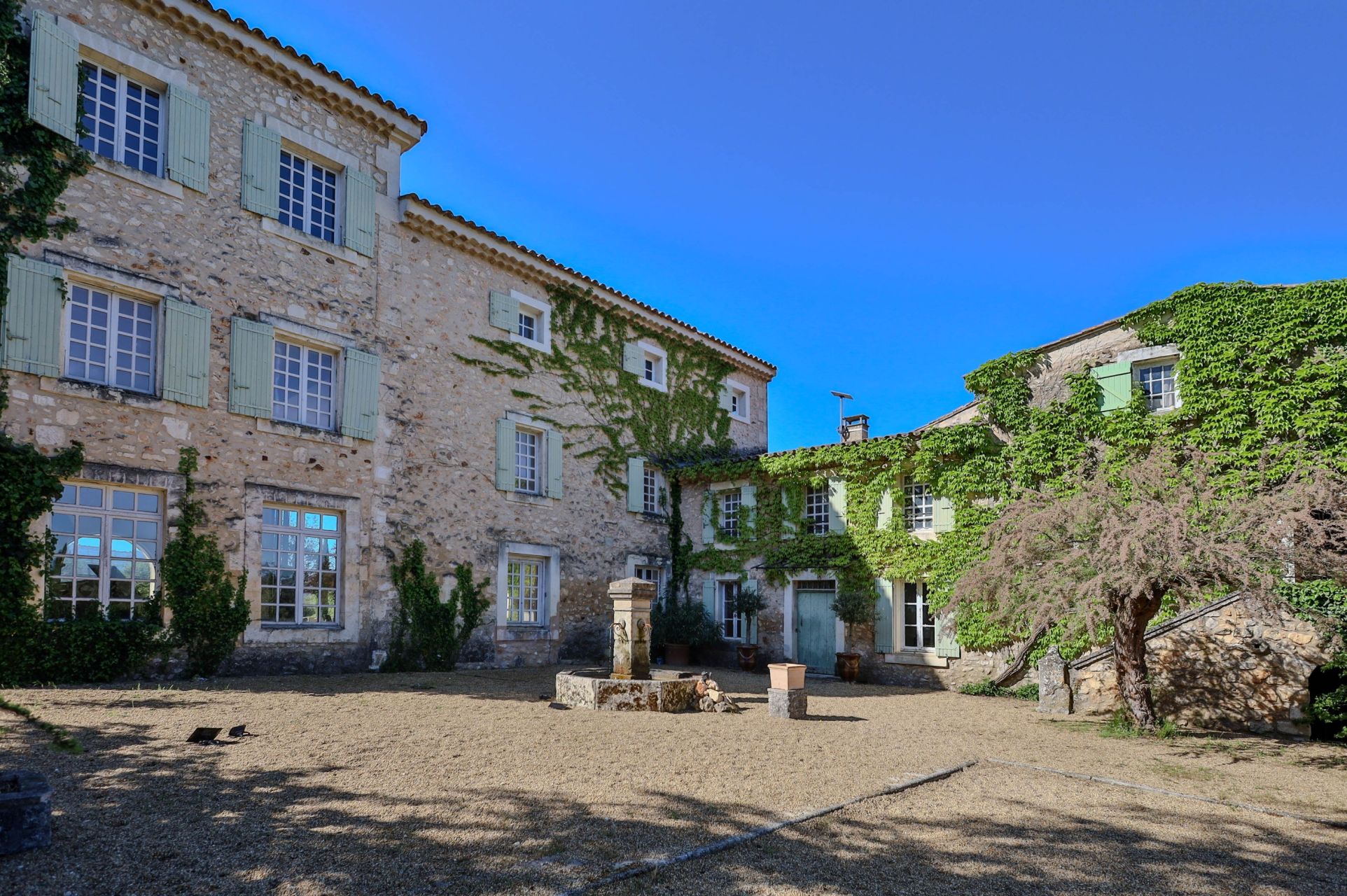 propriété de luxe 15 Pièces en vente sur BONNIEUX (84480)