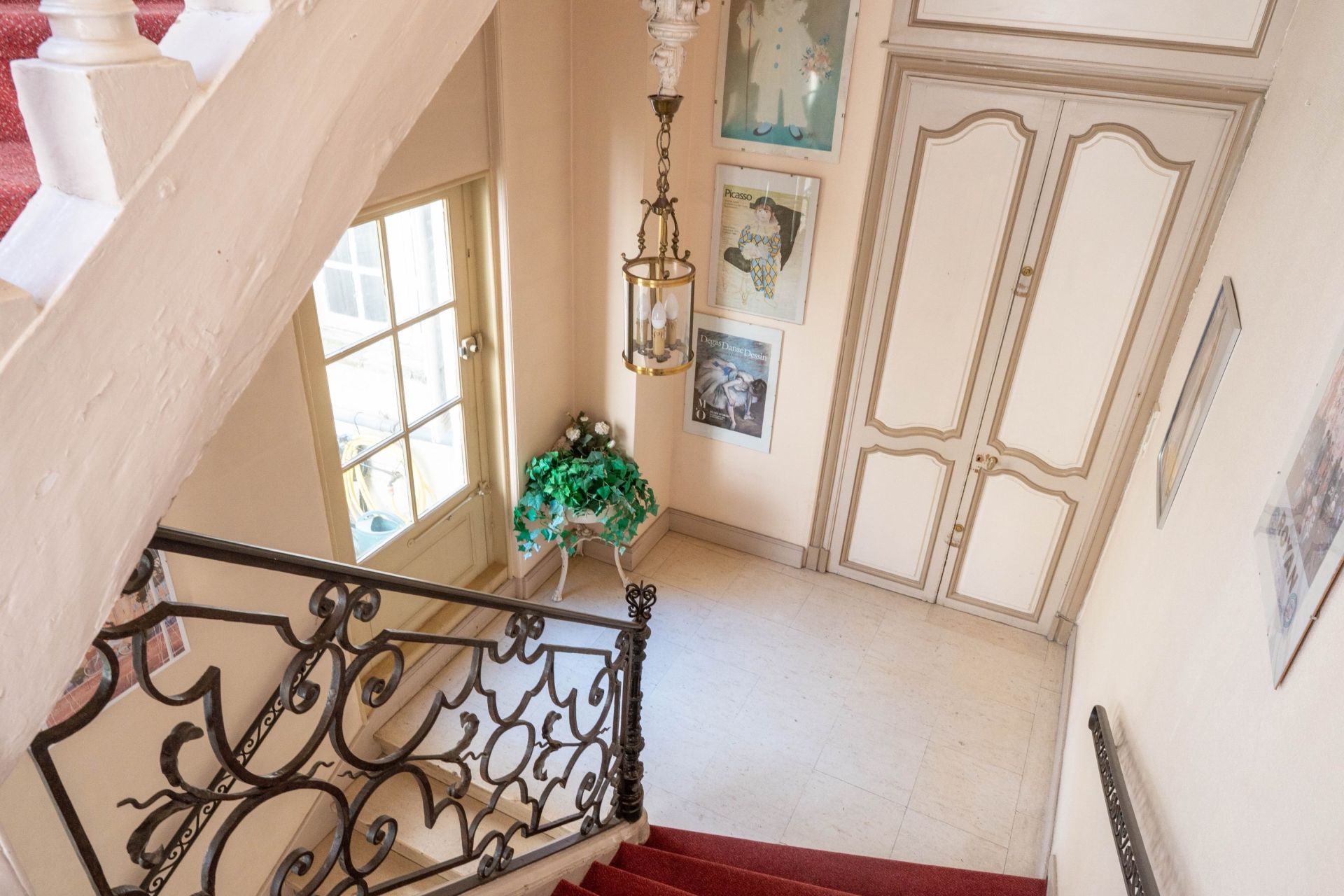 luxury apartment 4 Rooms for sale on LA ROCHELLE (17000)