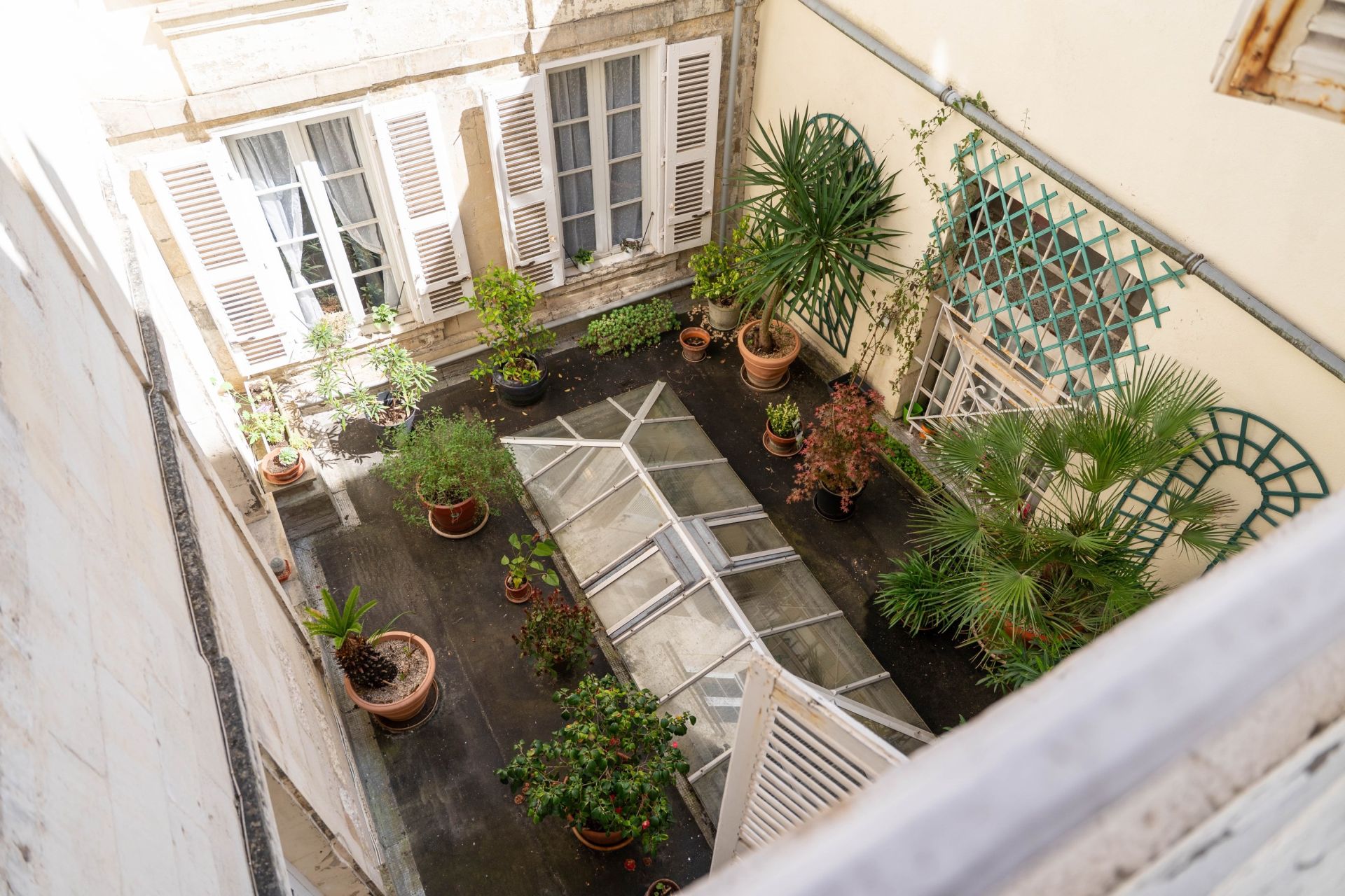 luxury apartment 4 Rooms for sale on LA ROCHELLE (17000)