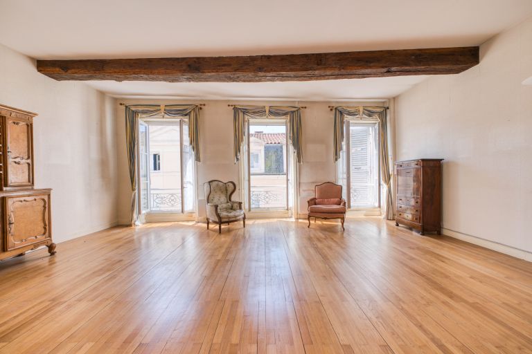 luxury apartment 4 Rooms for sale on LA ROCHELLE (17000)