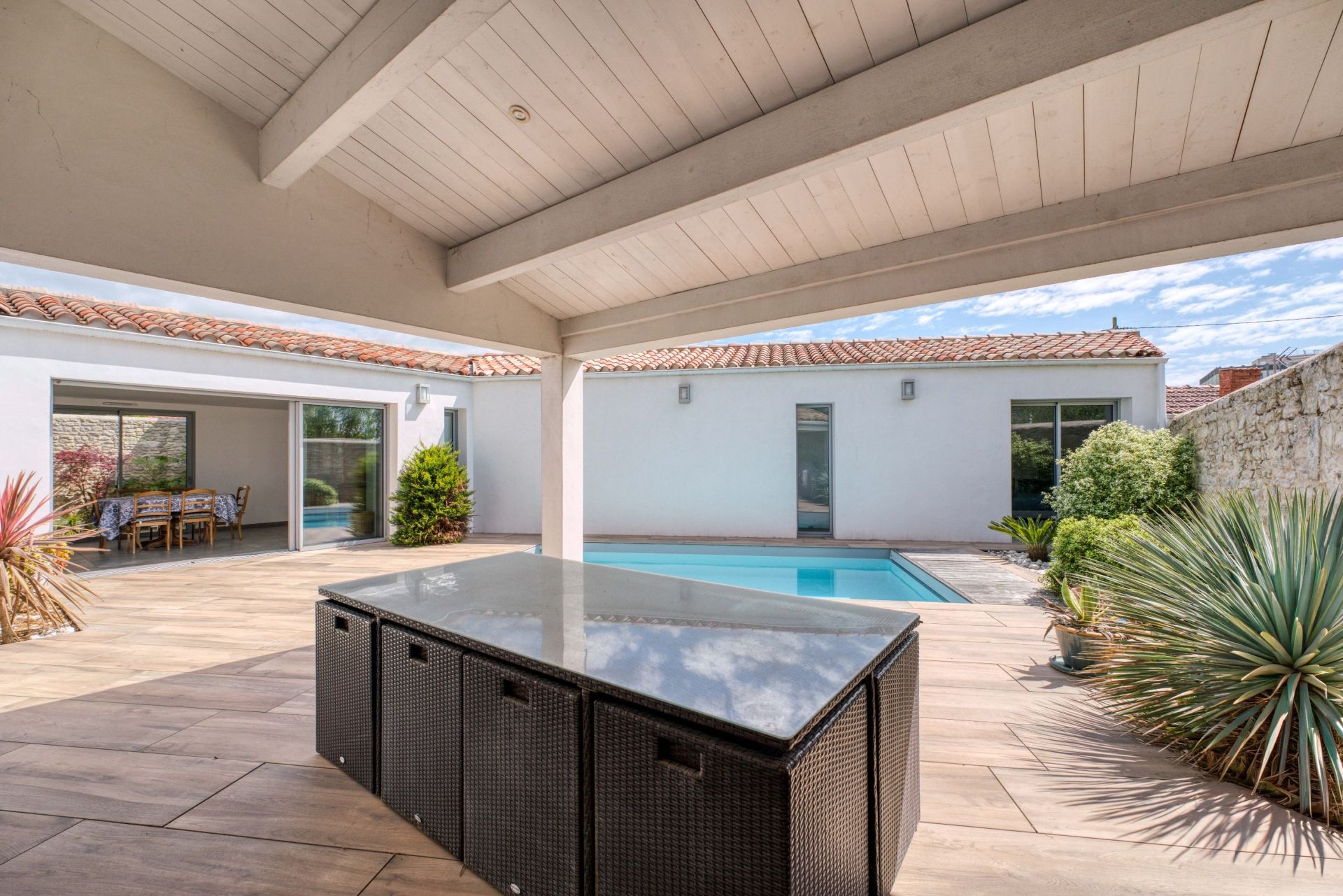 luxury house 4 Rooms for sale on LA ROCHELLE (17000)