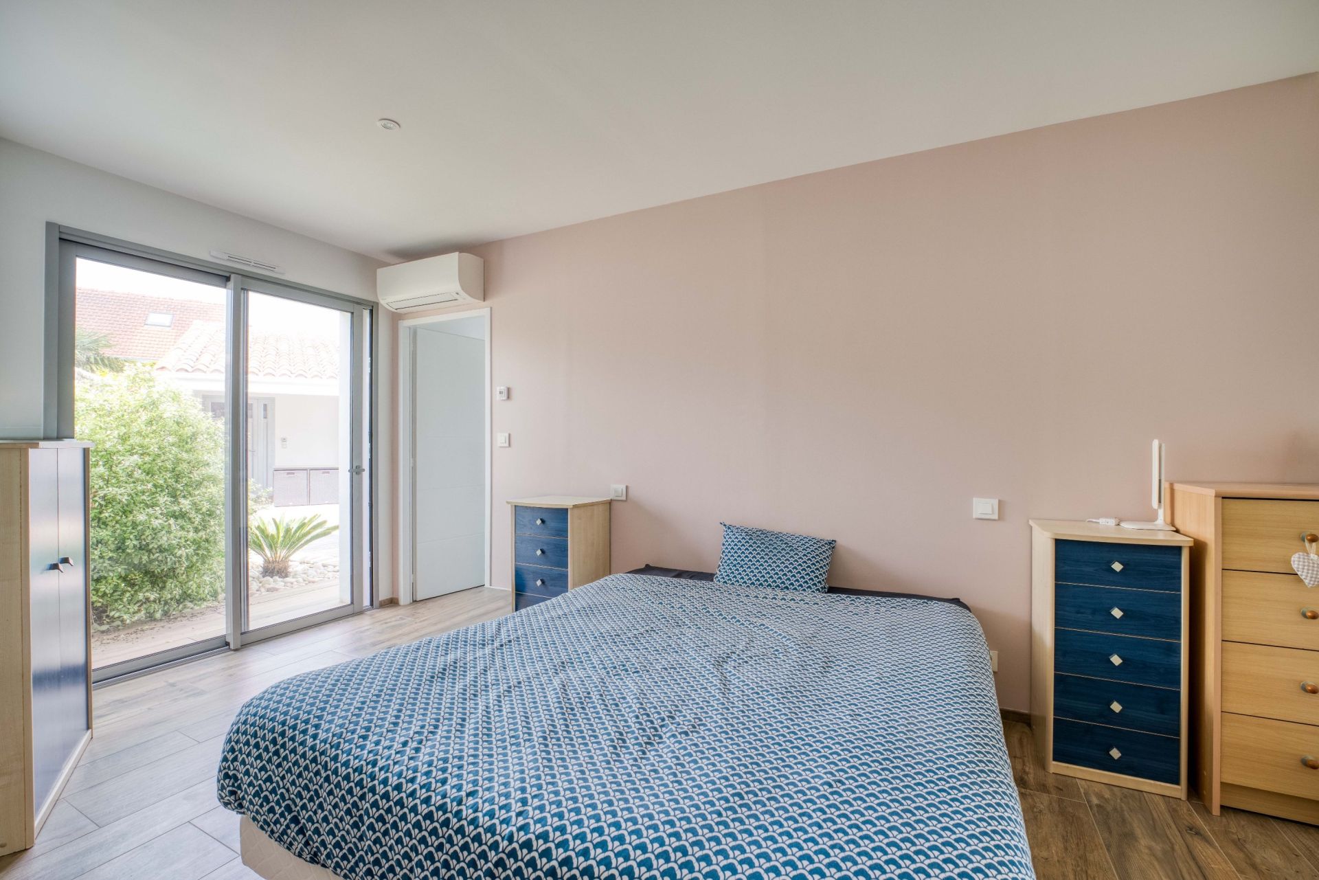 luxury house 4 Rooms for sale on LA ROCHELLE (17000)
