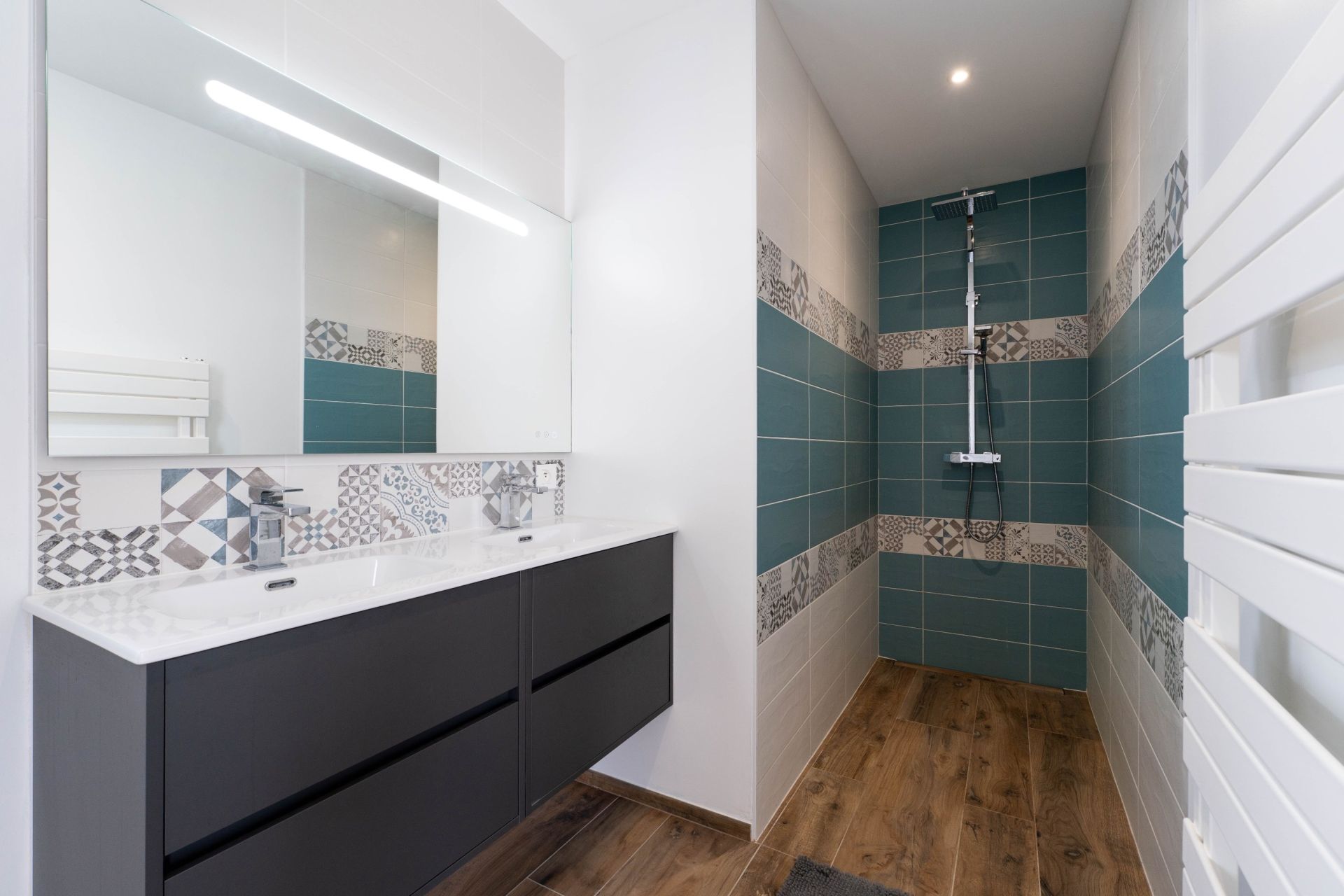 luxury house 4 Rooms for sale on LA ROCHELLE (17000)