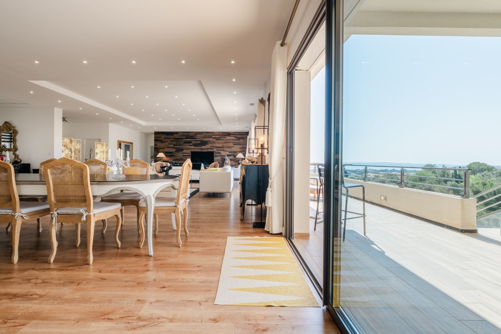 luxury house 7 Rooms for sale on NARBONNE (11100)