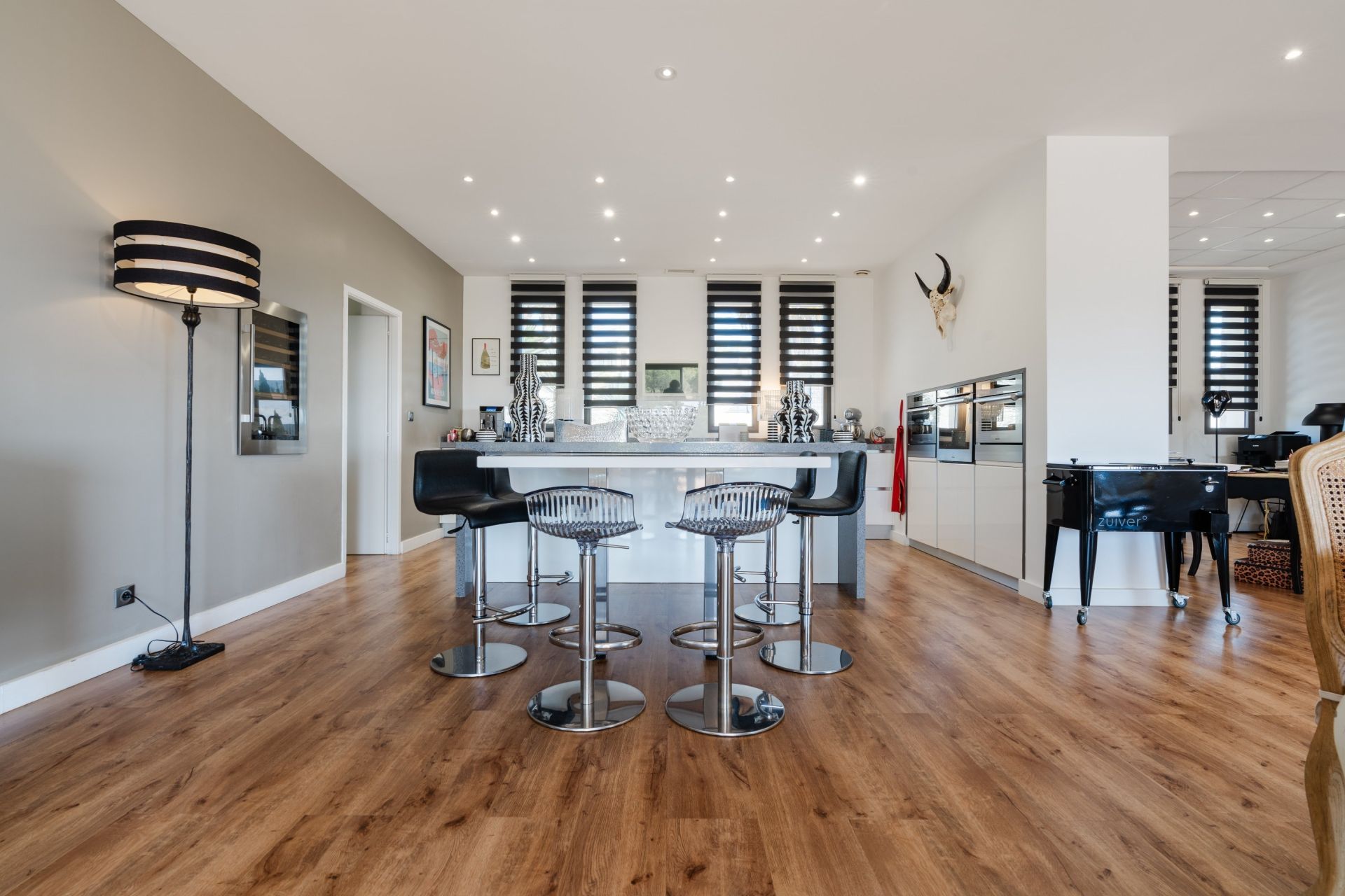 luxury house 7 Rooms for sale on NARBONNE (11100)