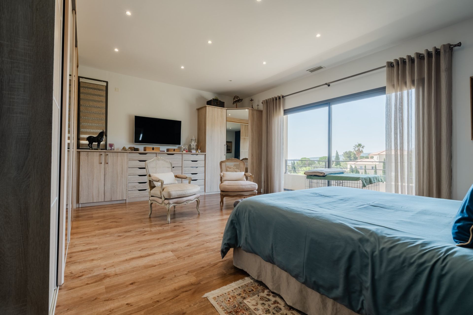 luxury house 7 Rooms for sale on NARBONNE (11100)