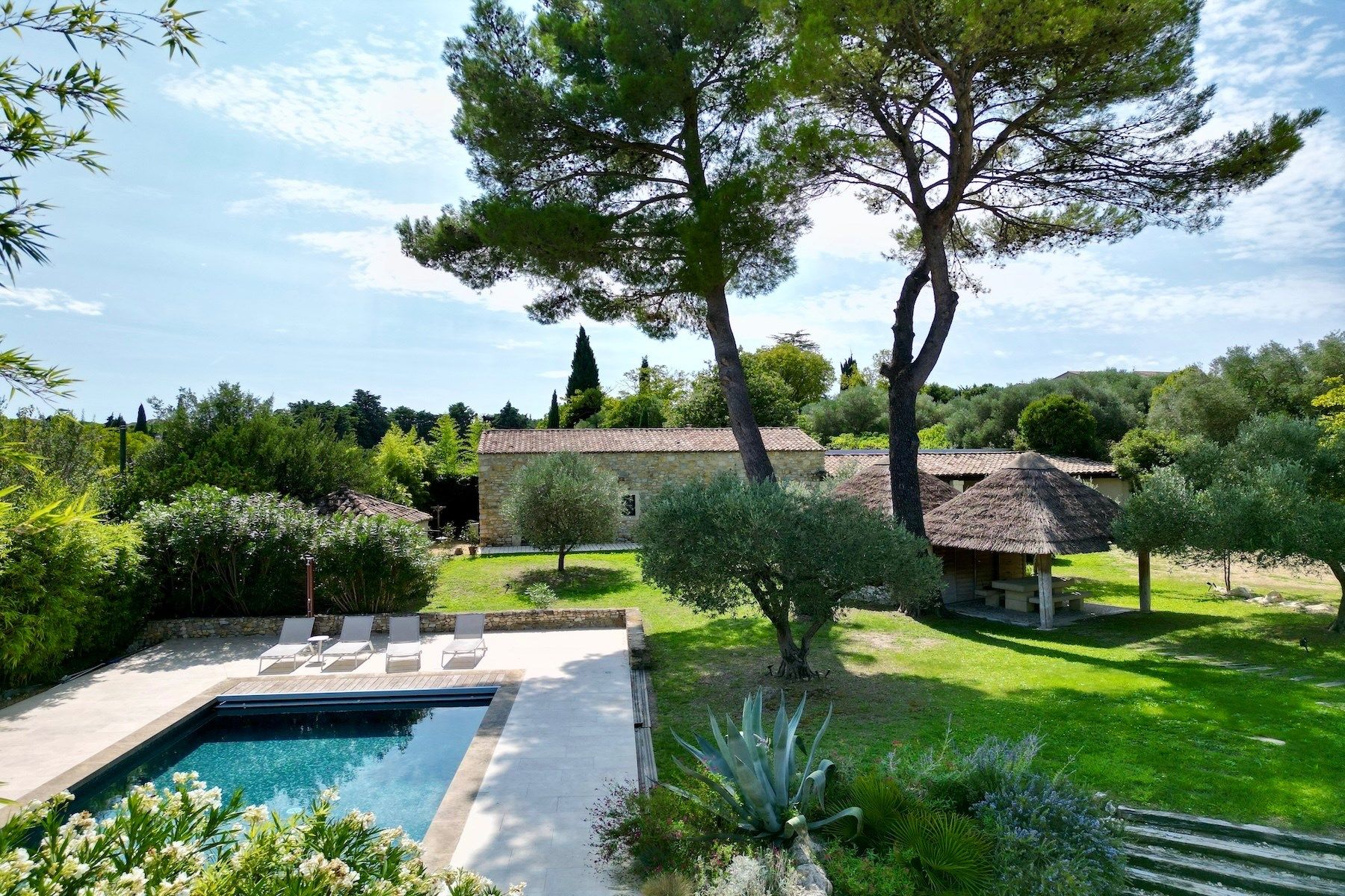 luxury property 10 Rooms for sale on UZES (30700)