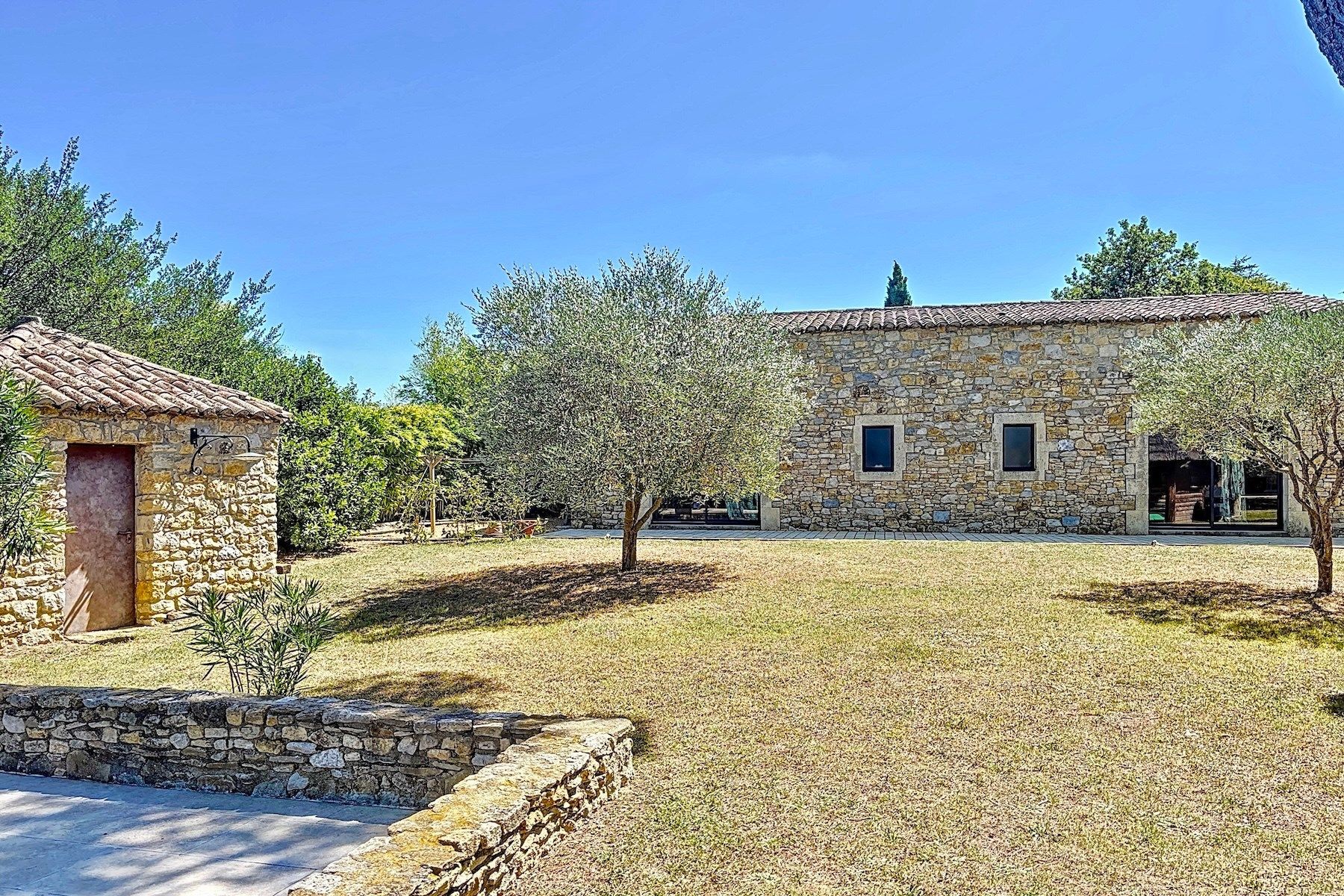luxury property 10 Rooms for sale on UZES (30700)