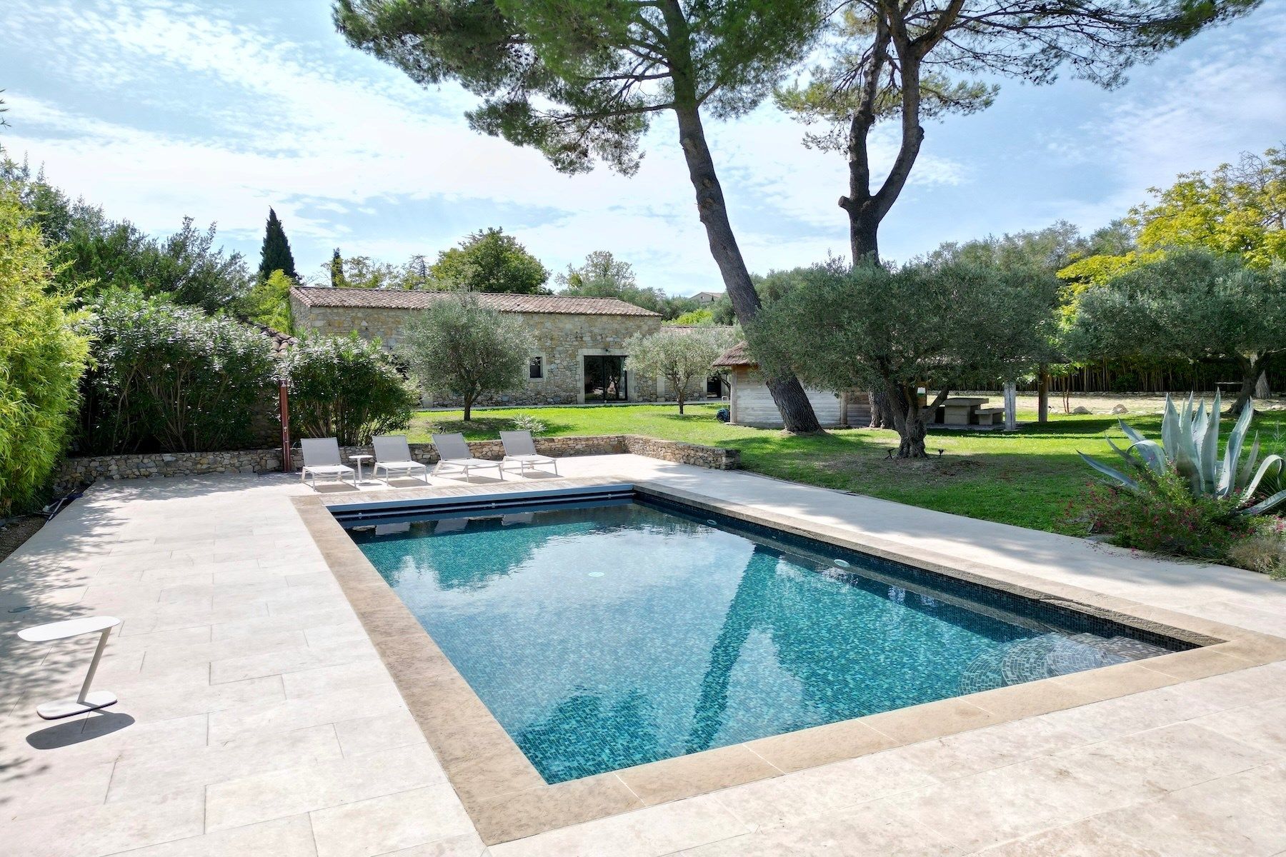 luxury property 10 Rooms for sale on UZES (30700)