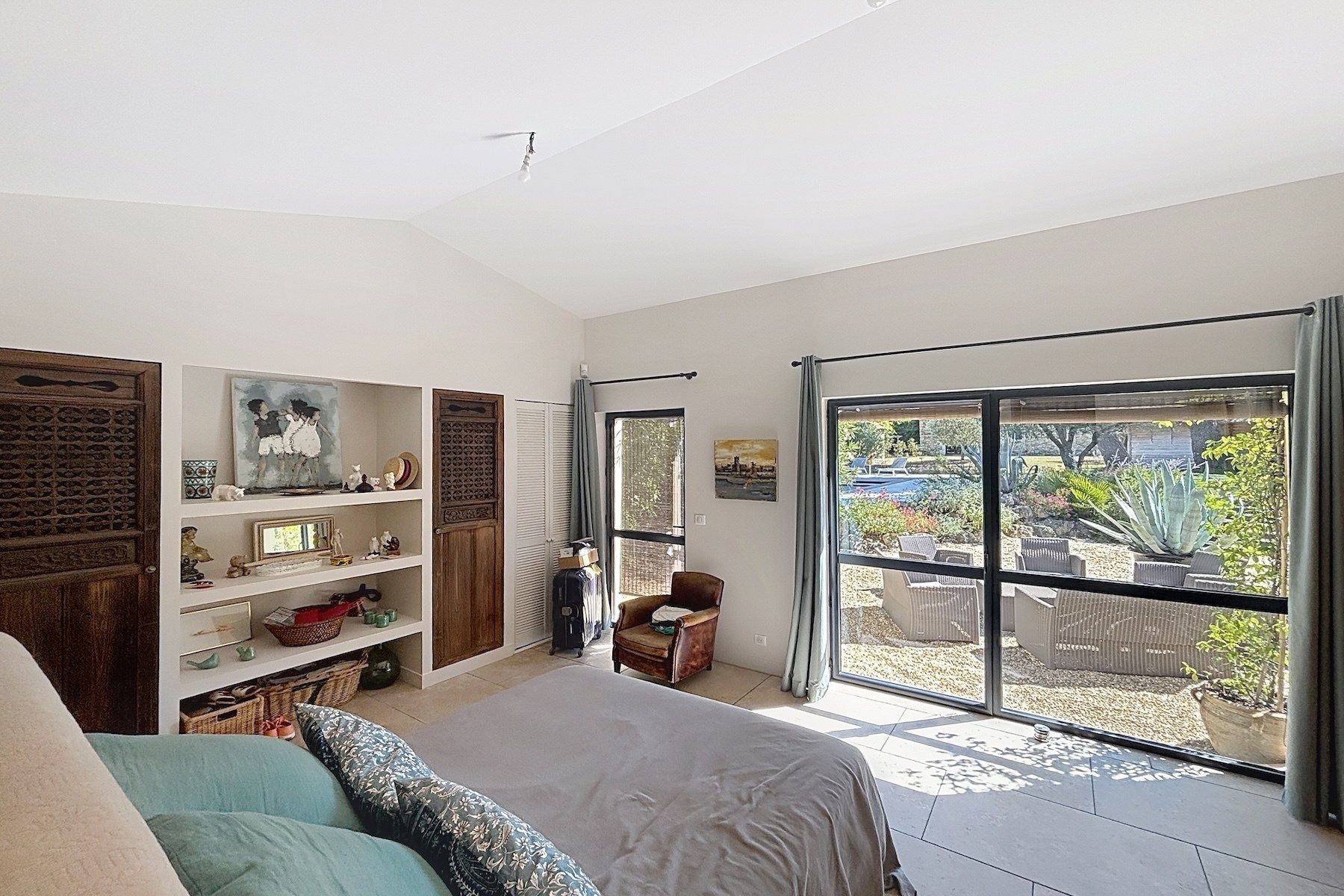 luxury property 10 Rooms for sale on UZES (30700)