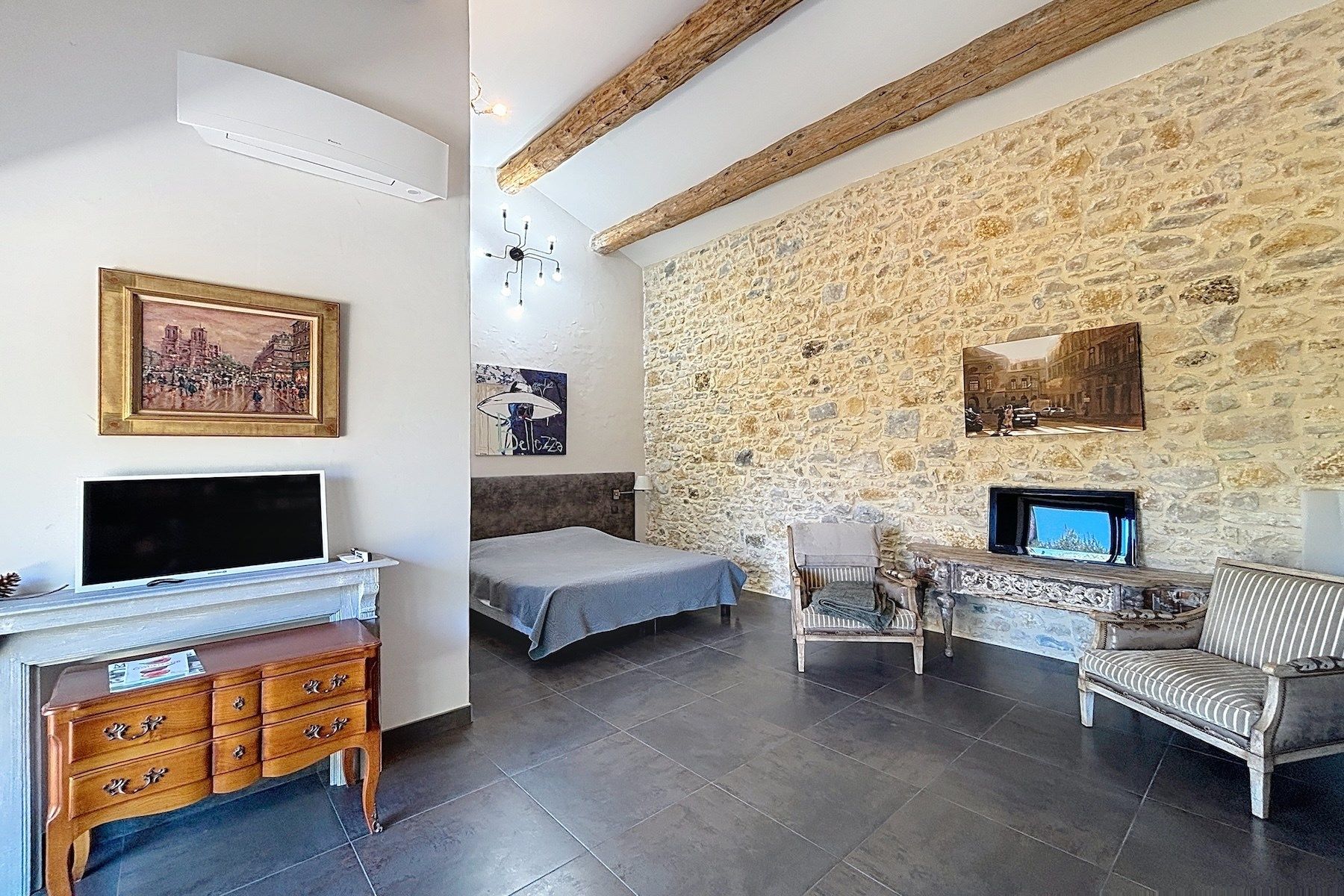luxury property 10 Rooms for sale on UZES (30700)