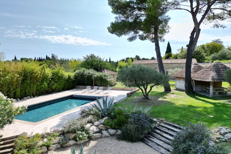 luxury property 10 Rooms for sale on UZES (30700)