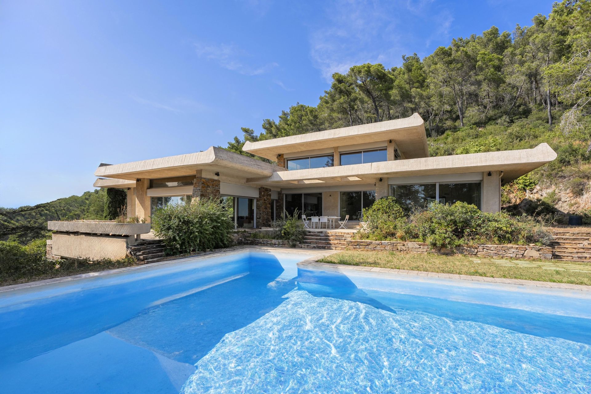 maison de luxe 7 Pièces en vente sur CARQUEIRANNE (83320)