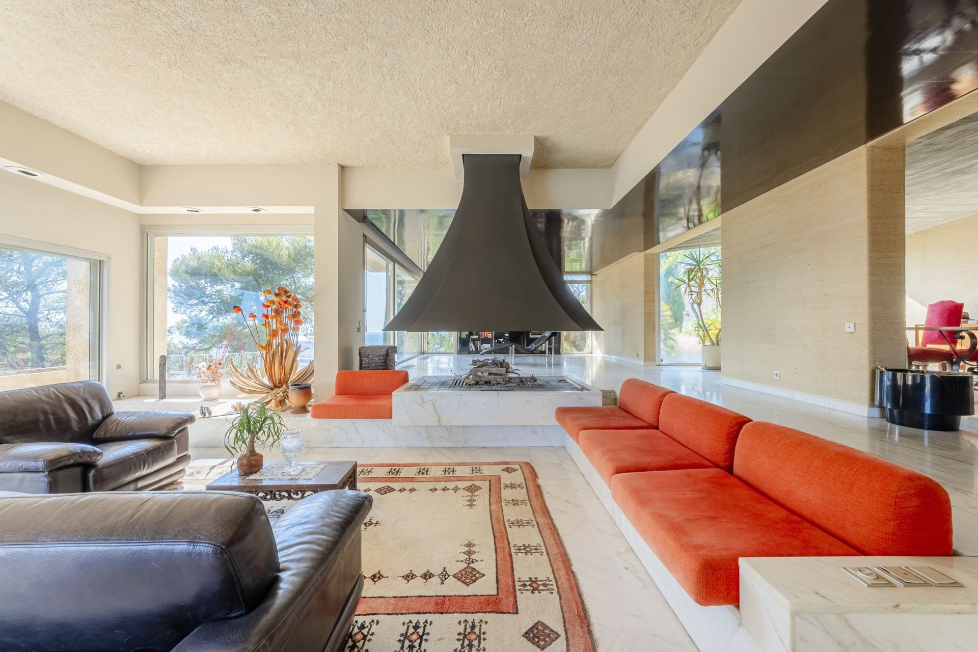 luxury house 7 Rooms for sale on CARQUEIRANNE (83320)