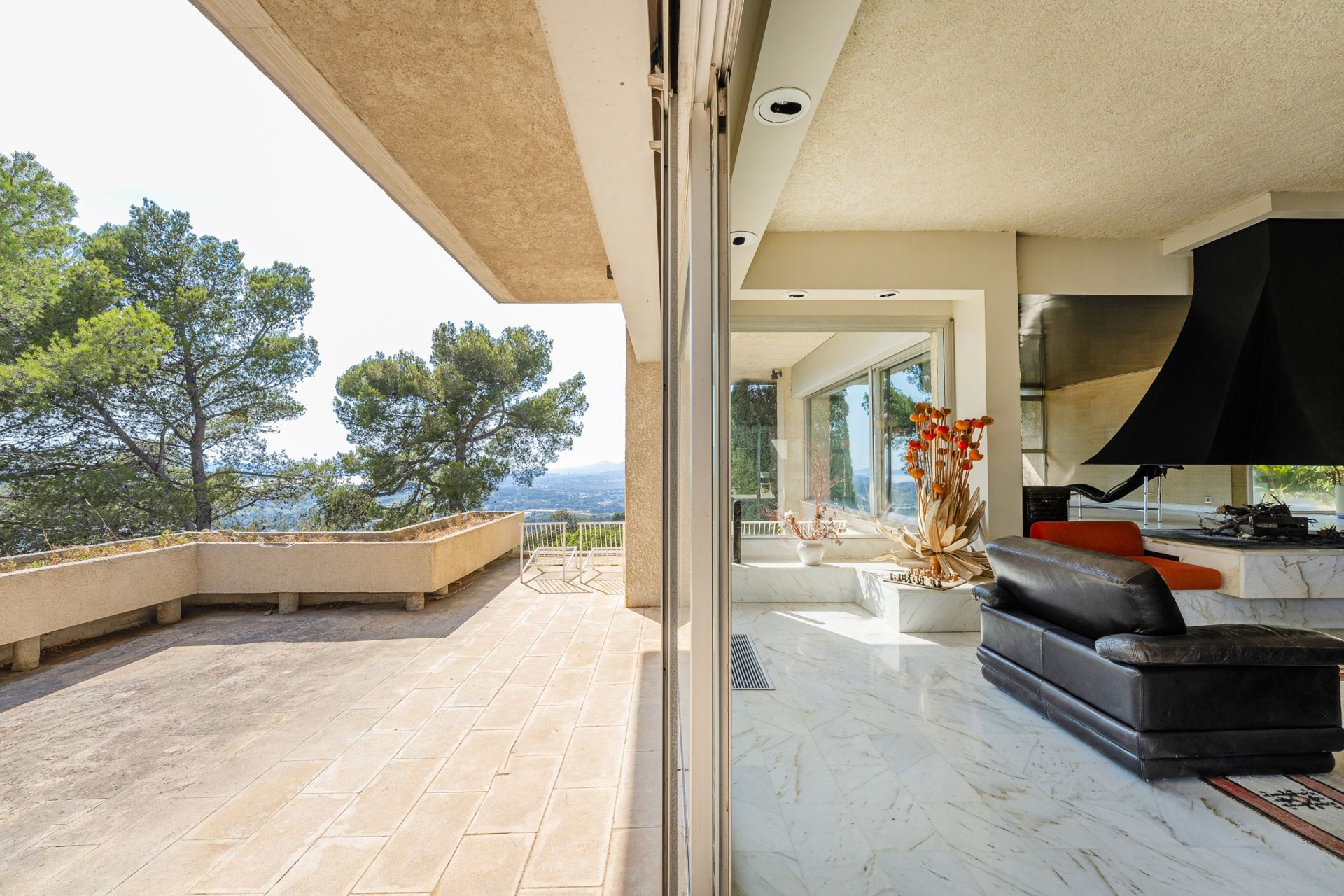 luxury house 7 Rooms for sale on CARQUEIRANNE (83320)