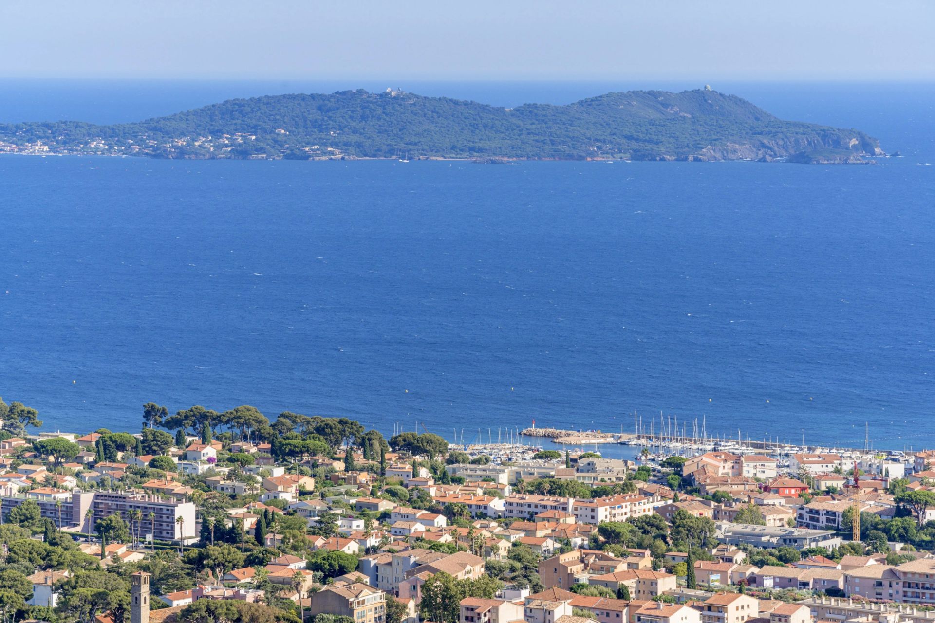luxury house 7 Rooms for sale on CARQUEIRANNE (83320)