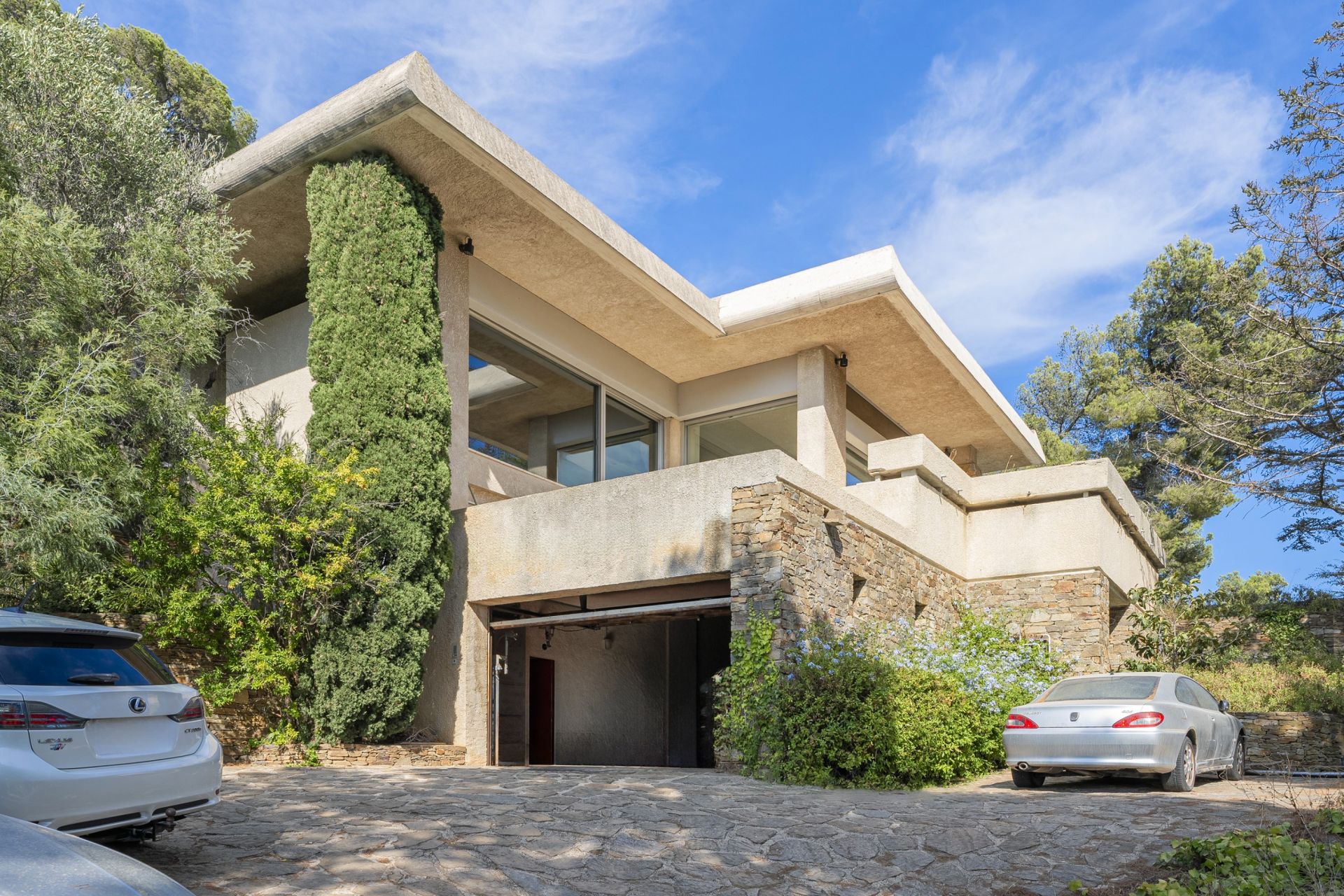 luxury house 7 Rooms for sale on CARQUEIRANNE (83320)